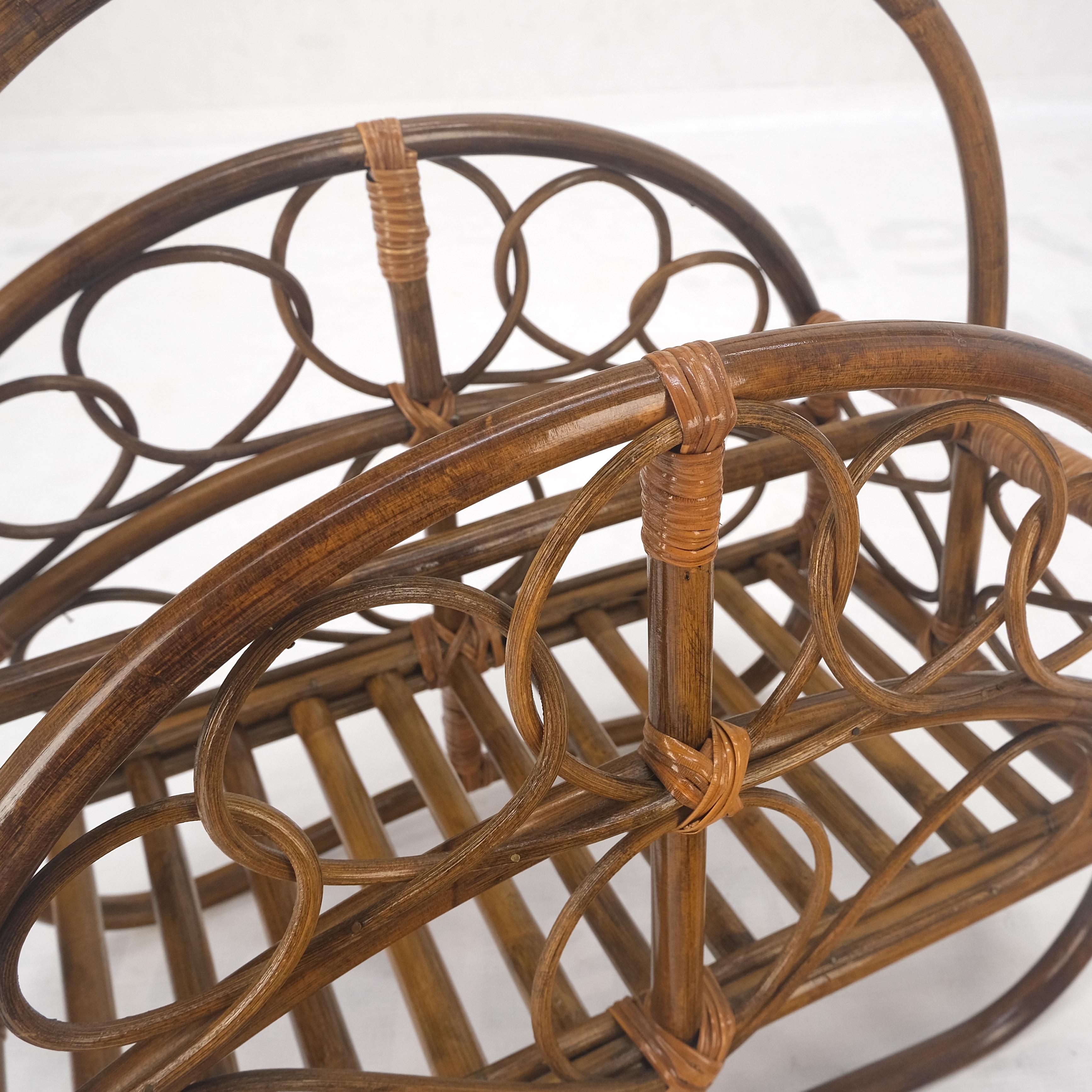 XX secolo Conditio sine qua non Mid Century modern c1970s Burnt Bamboo Magazine Rack in vendita