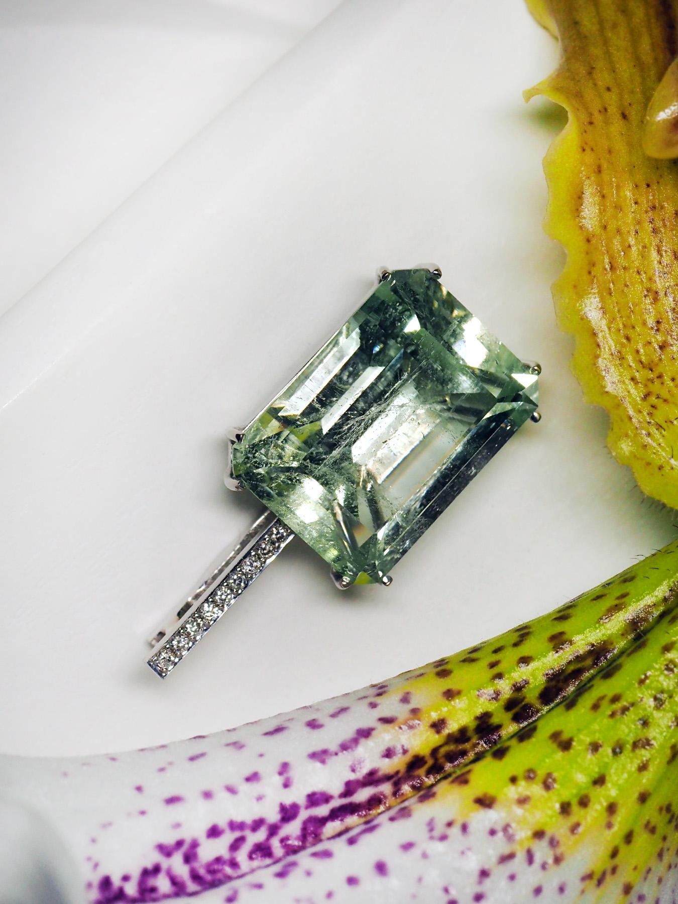 Mint Emerald Diamond Necklace Beryl white gold Green Gemstone Pendant Unisex art For Sale 8