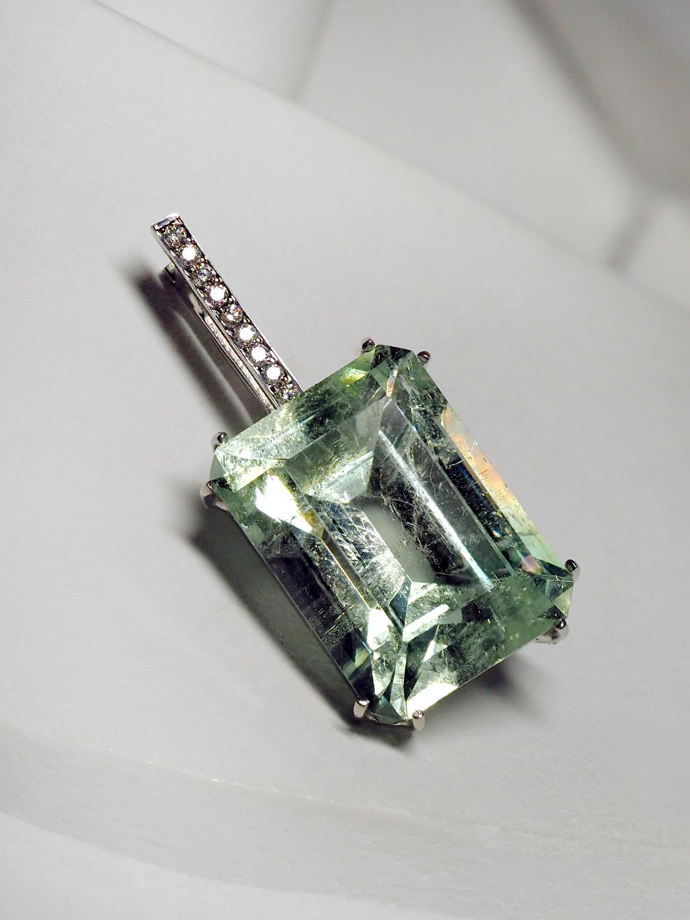 Emerald Cut Mint Emerald Diamond Necklace Beryl white gold Green Gemstone Pendant Unisex art For Sale