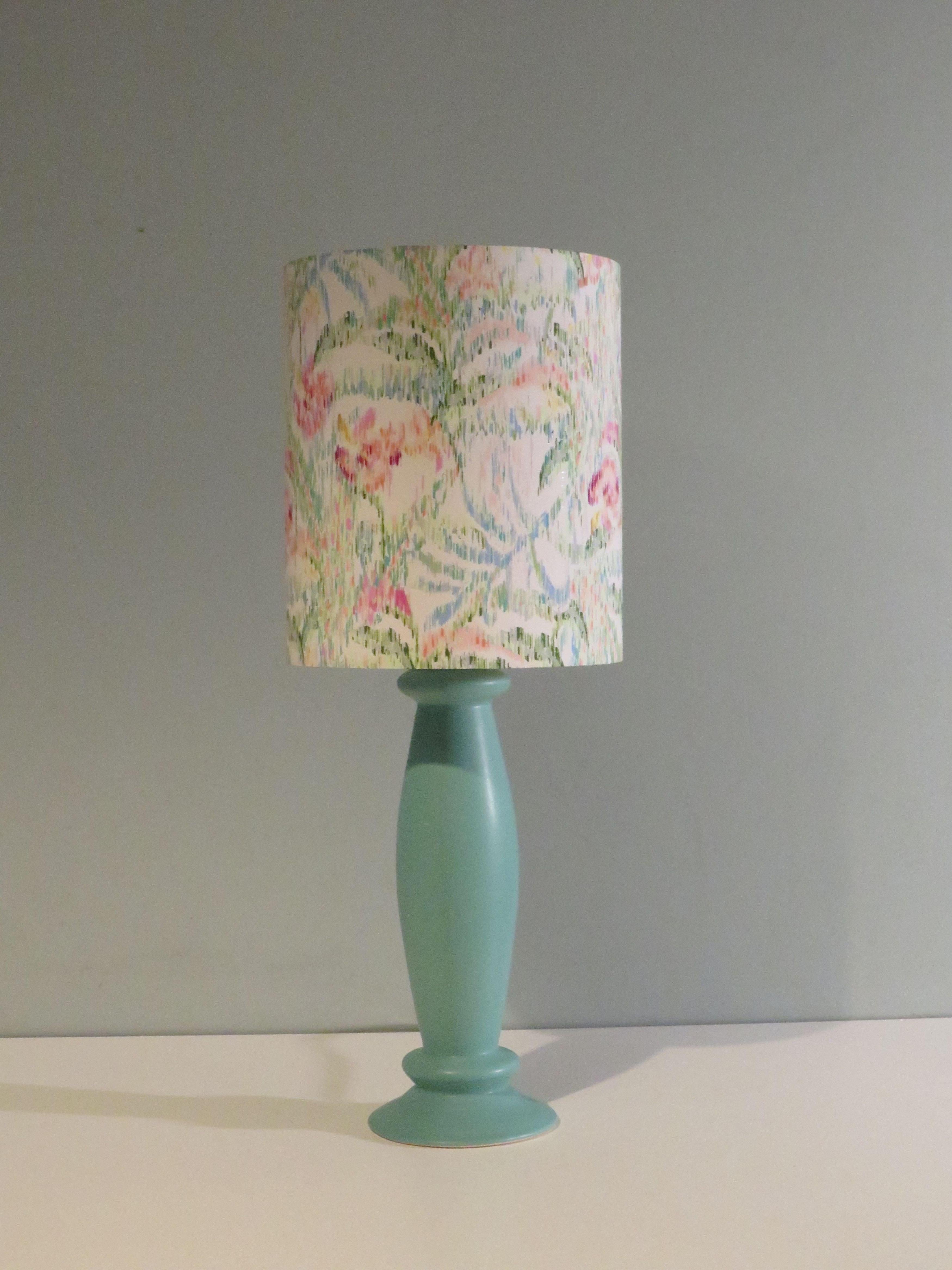 Post-Modern Mint green ceramic table lamp from Porcelaines de Bruxelles in Memphis style. For Sale