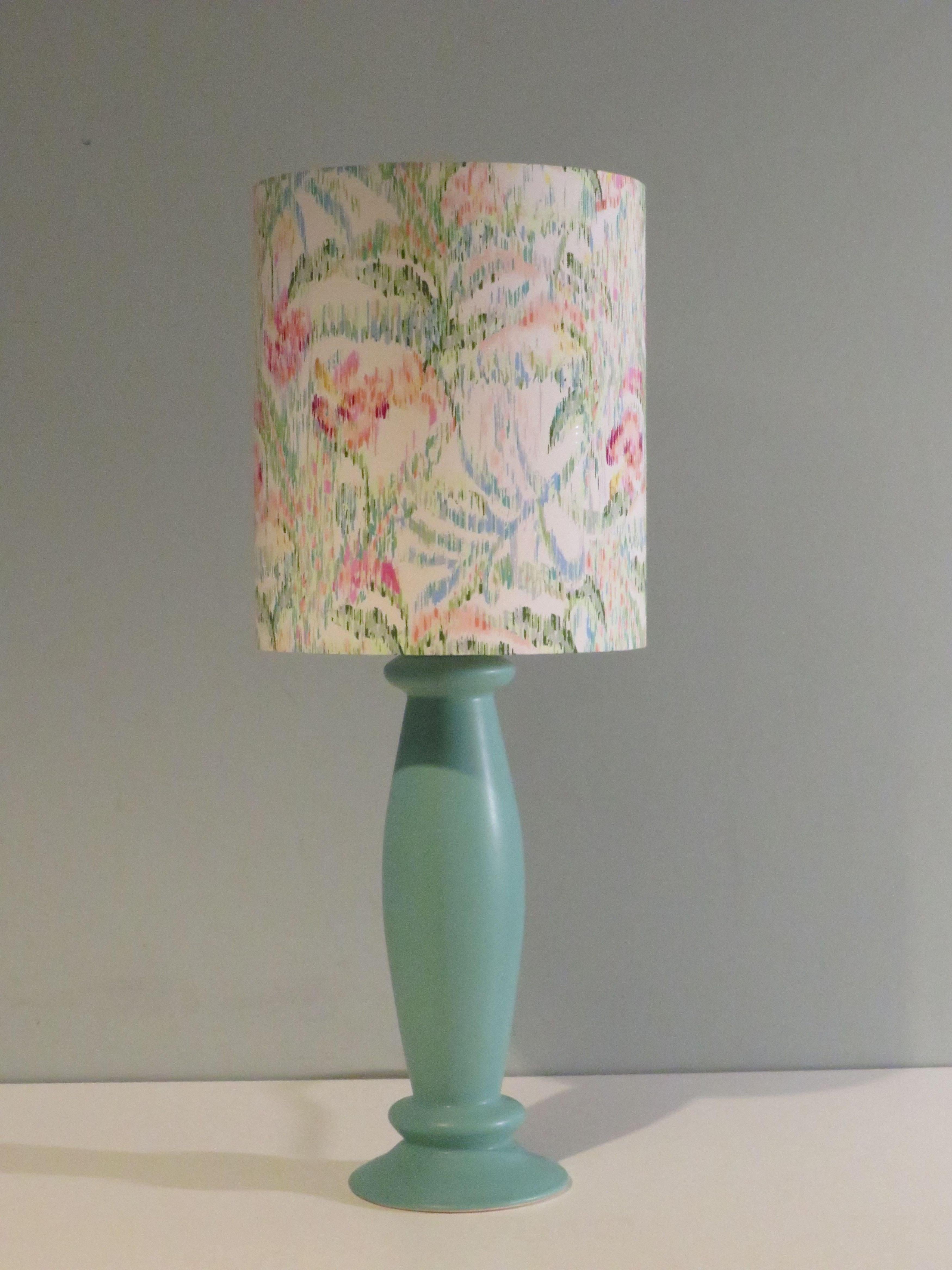 Mintgrüne Keramik-Tischlampe aus Porcelaines de Bruxelles im Memphis-Stil. (Belgisch) im Angebot