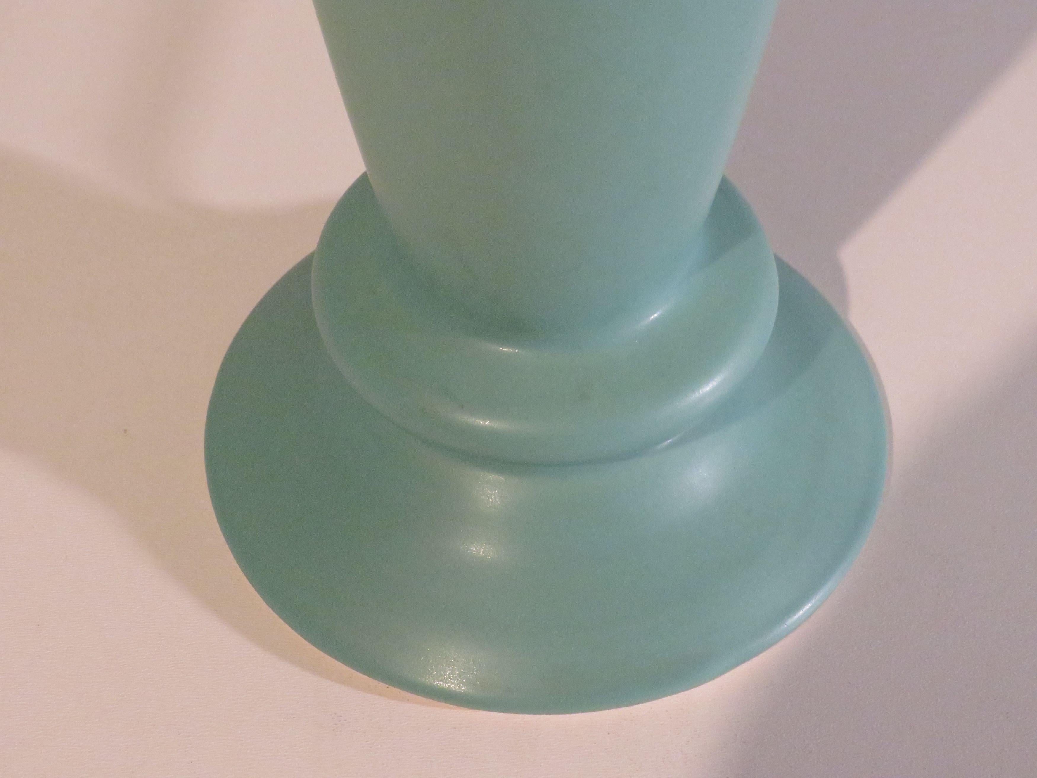 Mint green ceramic table lamp from Porcelaines de Bruxelles in Memphis style. In Good Condition For Sale In Herentals, BE