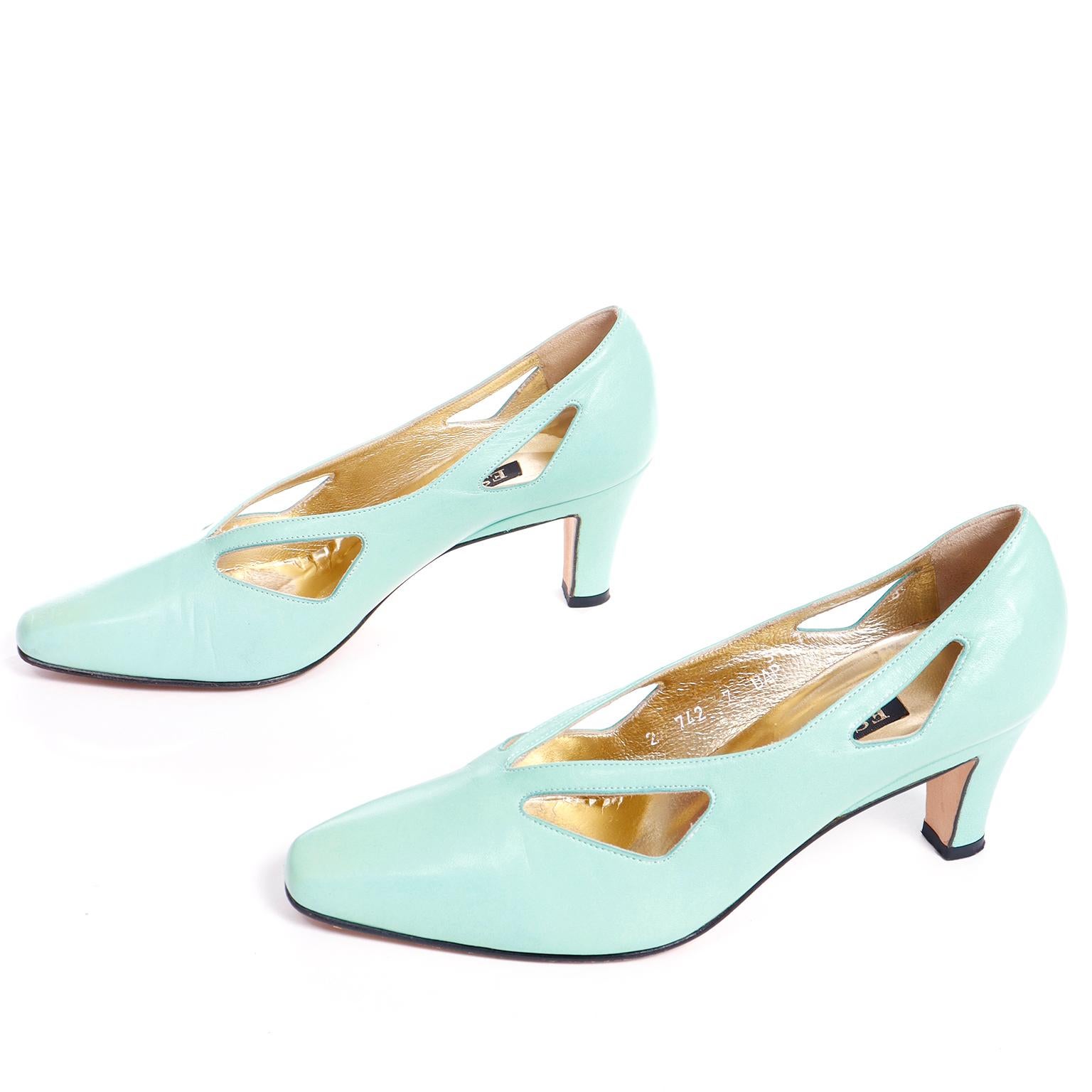 Mint Green Escada Margaretha Ley 1980s Vintage Leather Shoes W Cutout Details 7B In Excellent Condition For Sale In Portland, OR