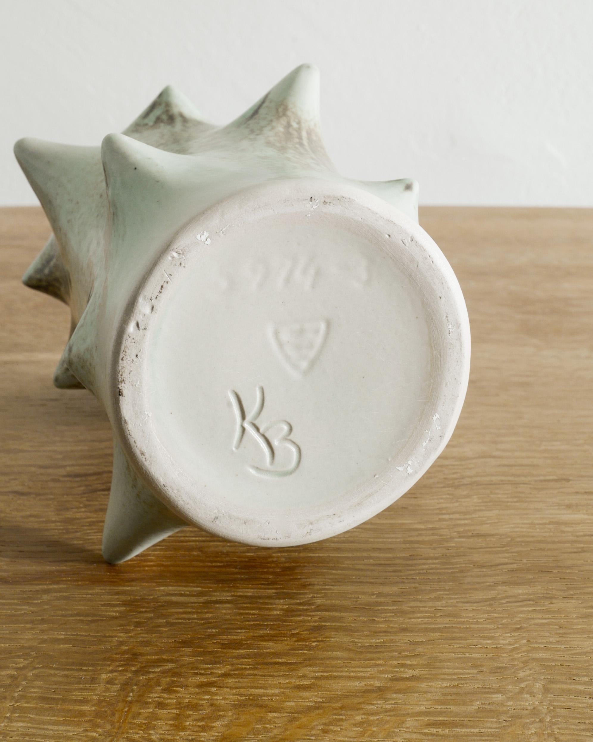 Jarrón de cerámica espino Knud Basse de mediados del siglo XX, verde menta, por Michael Andersen, años 70 en Bueno estado para la venta en Stockholm, SE