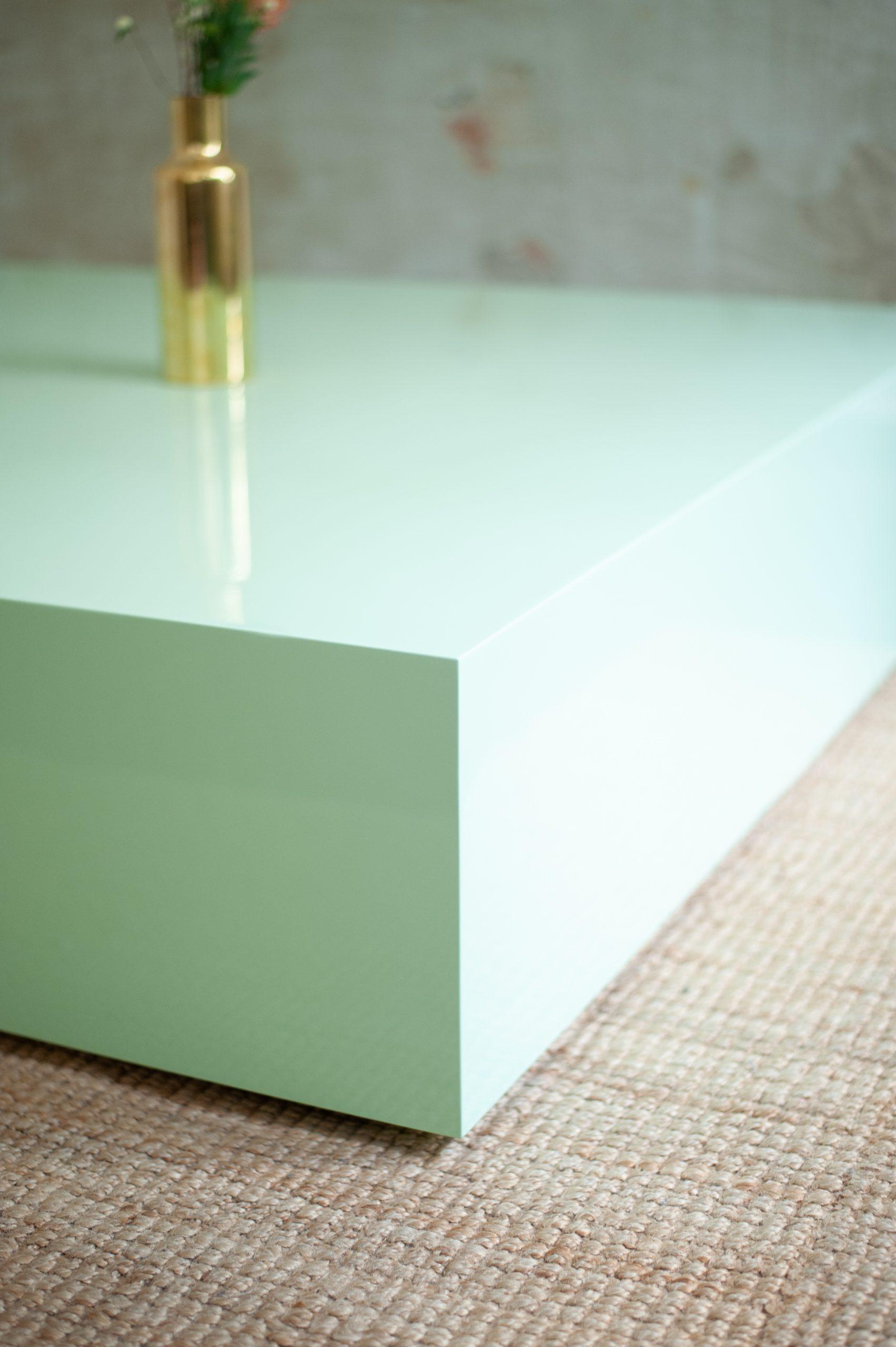 Mint Green Lacquered Coffee Table – 1980s In Excellent Condition For Sale In Roma, RM