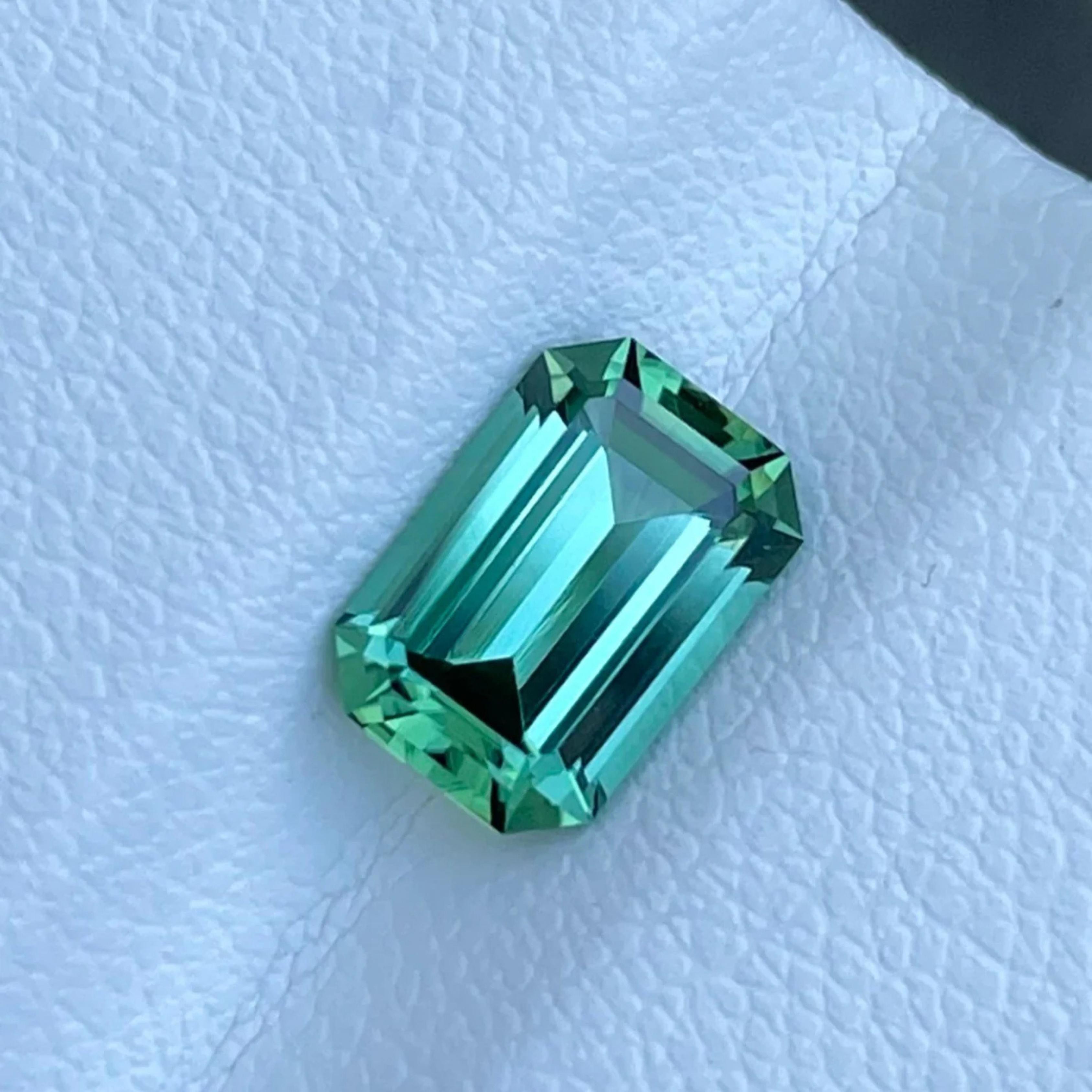 Tourmaline verte menthe de 1,80 carat, pierre précieuse naturelle afghane taille émeraude en vente 3