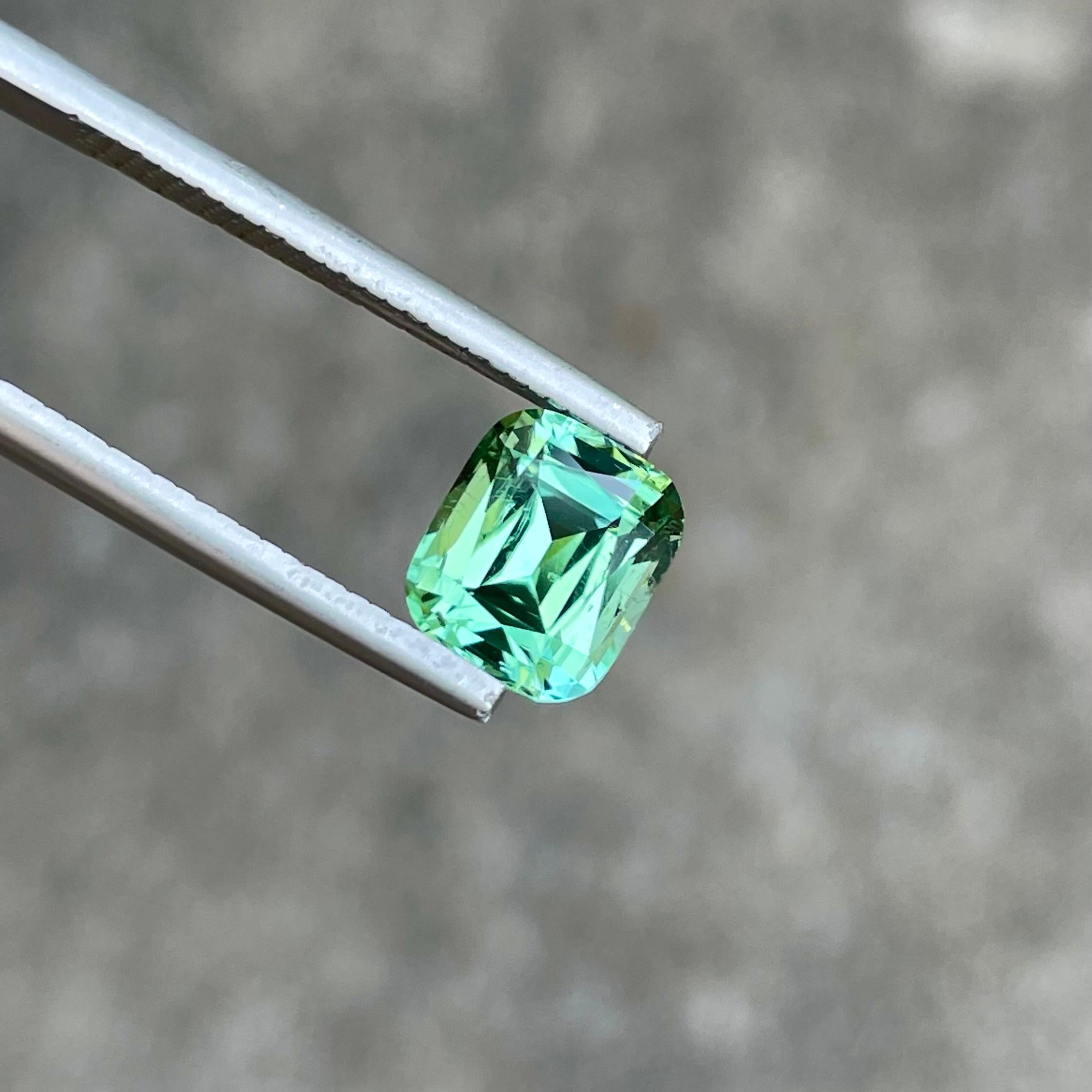 Mint Green Loose Tourmaline 2.25 carats Step Cushion Cut Natural Afghan Gemstone In New Condition For Sale In Bangkok, TH