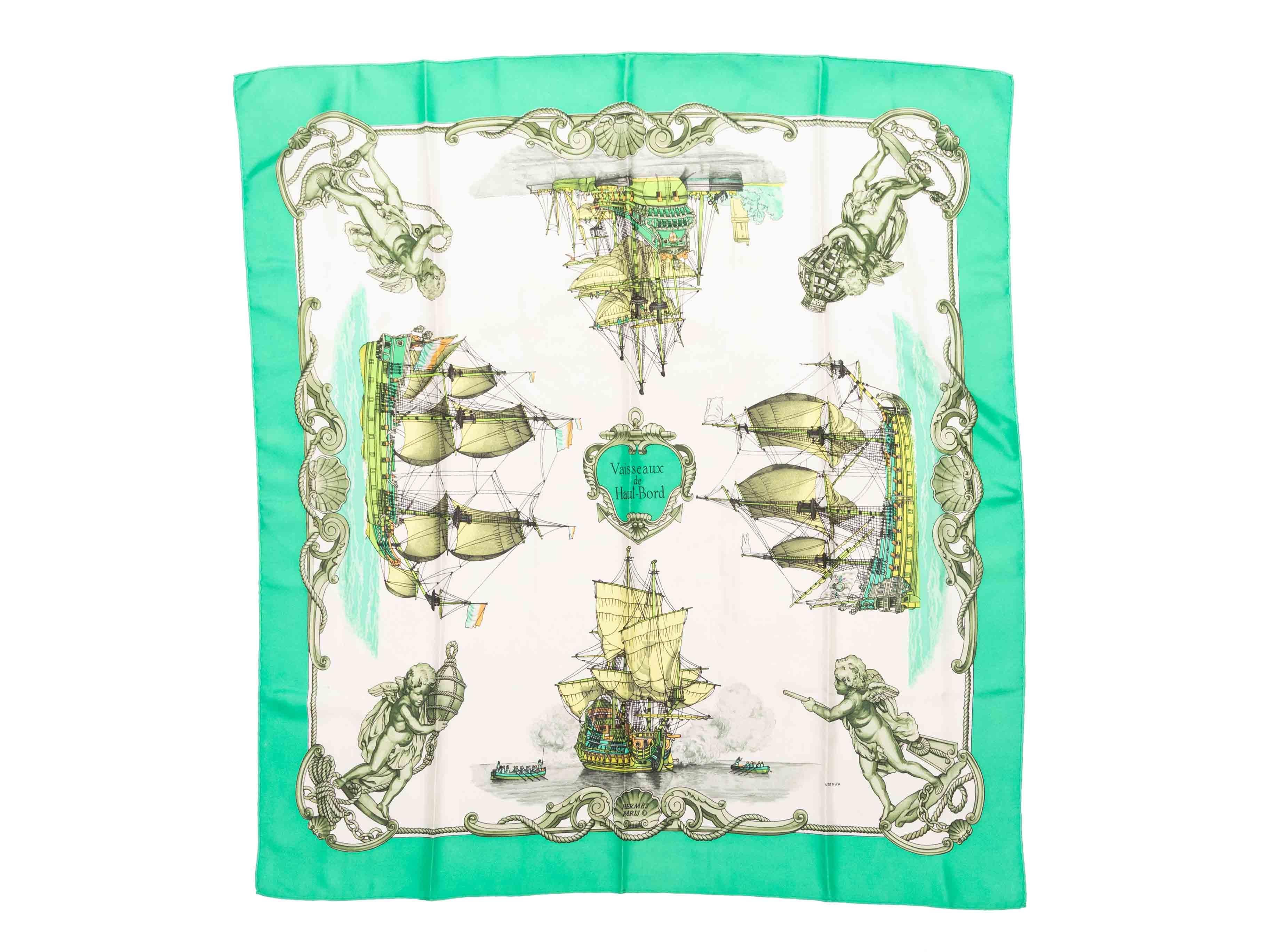 Mintgrüner & mehrfarbiger Hermes 'Vaisseaux de Haut-Bord' Motfi Schal aus bedruckter Seide (Grau) im Angebot