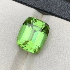 Mintgrüner natürlicher Peridot 8,26 Karat Cushion-Schliff loser Edelstein für Ring