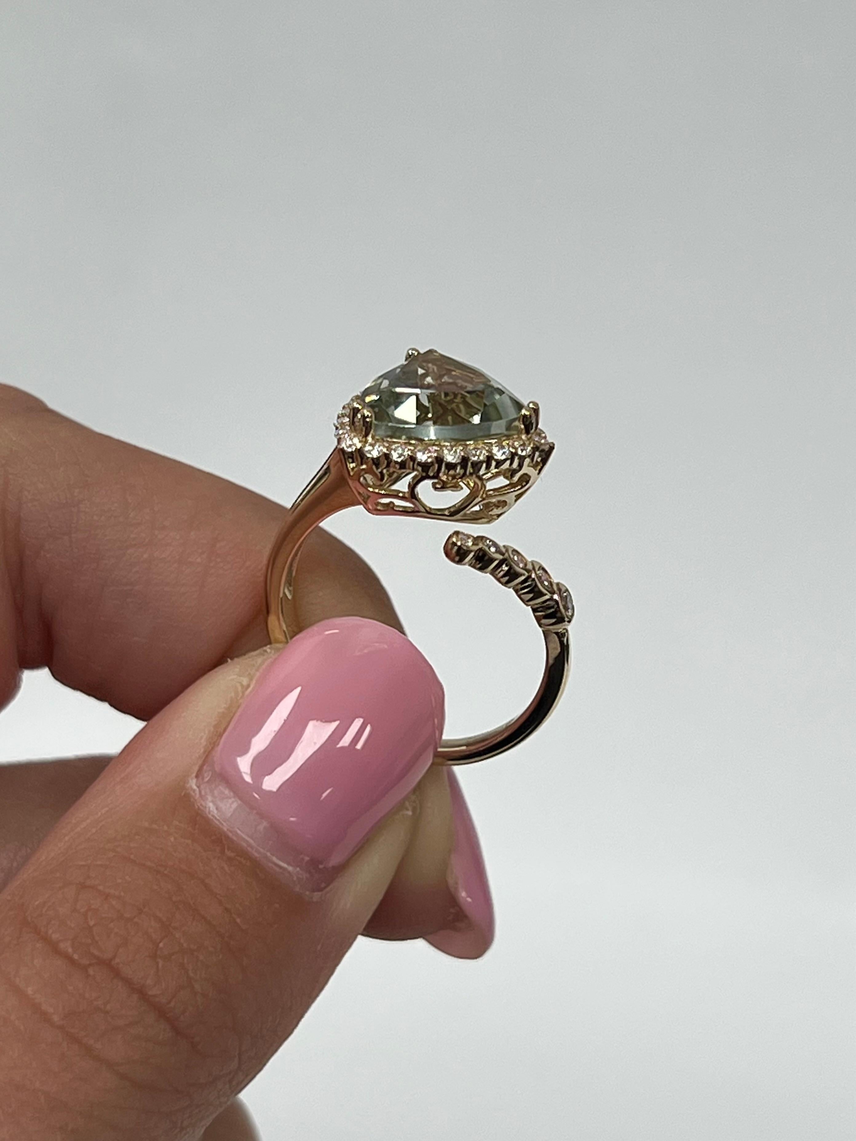 Trillion Cut Mint Green Quartz Yellow Gold Bypass Diamond Ring For Sale