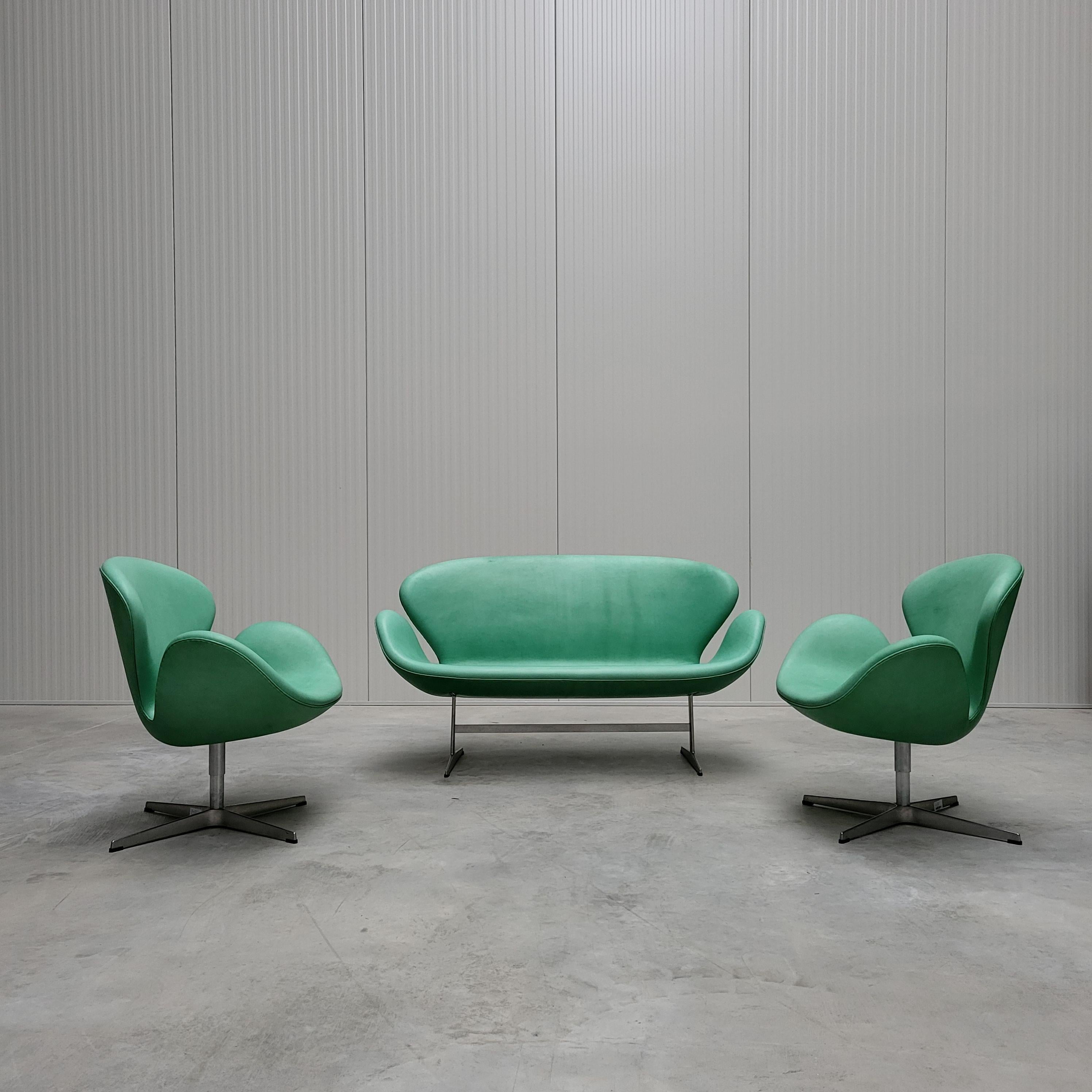This wonderful living room set with a Swan Sofa and 2x Swan chairs were designed in the 1950s by Arne Jacobsen for the SAS Hotel in Copenhagen and produced by Fritz Hansen in 2006. 

The Swan set features an amazing and custom made Mint Green
