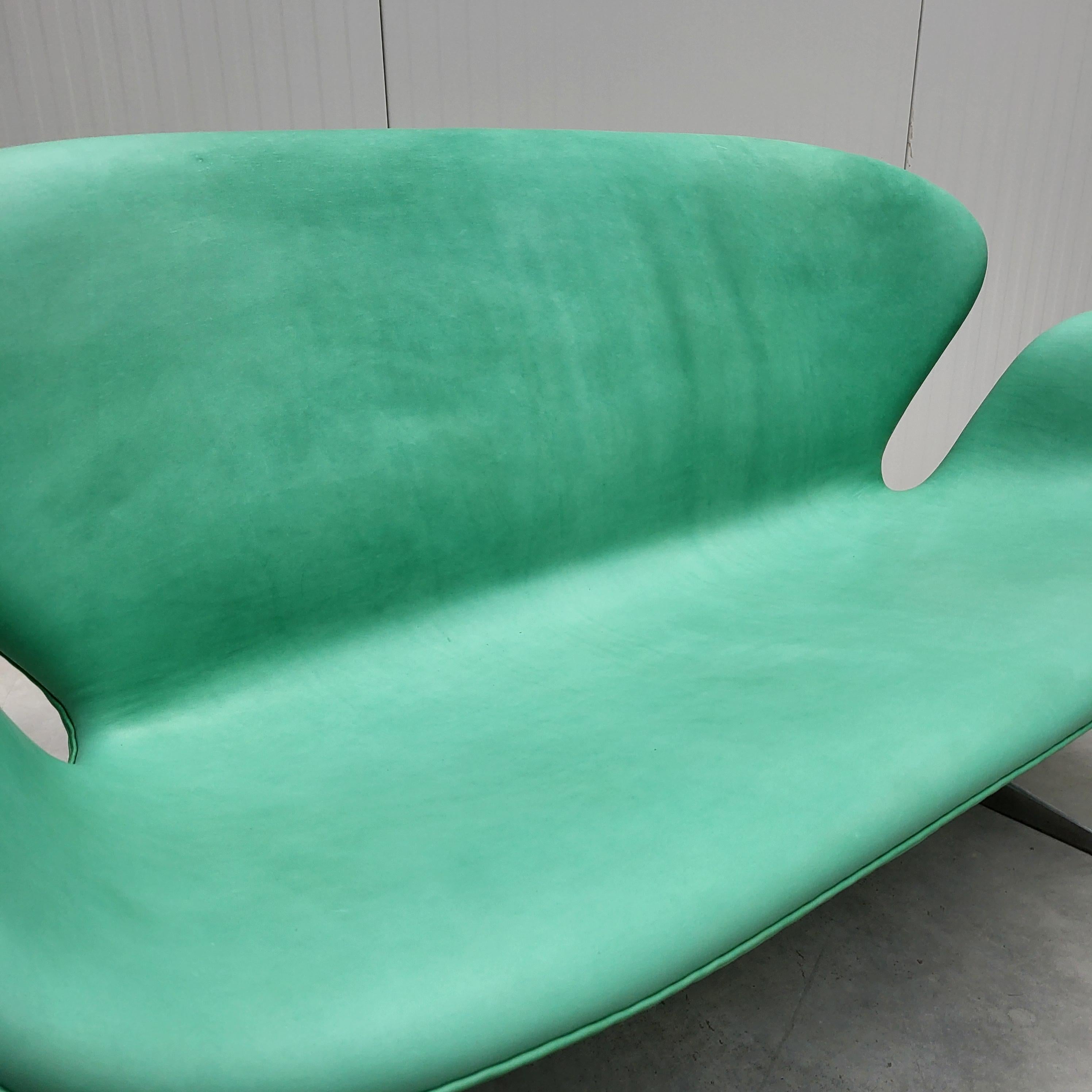 Mint Green Swan Sofa & 2x Chair by Arne Jacobsen for Fritz Hansen For Sale 3