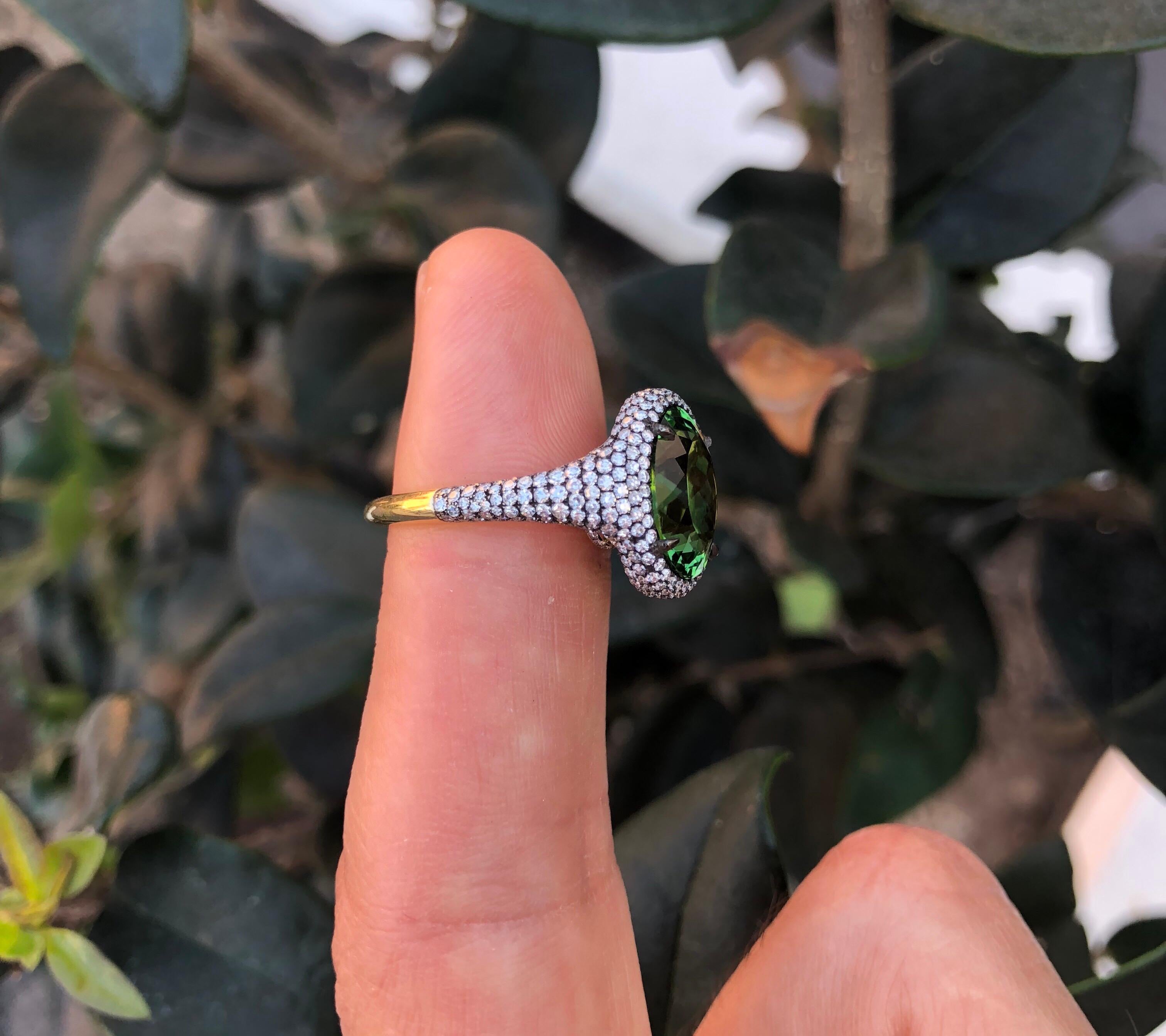 Mint Green Tourmaline Ring 5.40 Carat Oval In New Condition For Sale In Beverly Hills, CA
