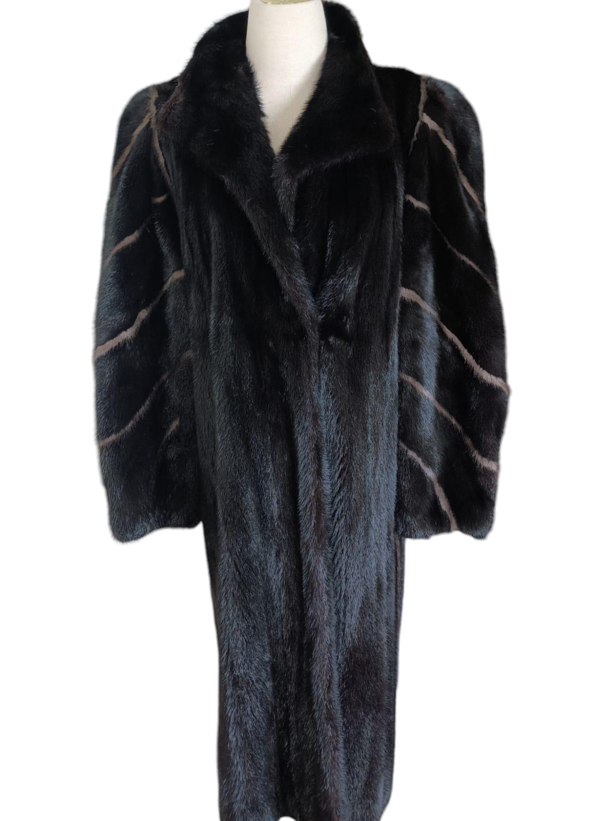 Noir Manteau en fourrure de vison noir lustré (Taille 10 M) en vente