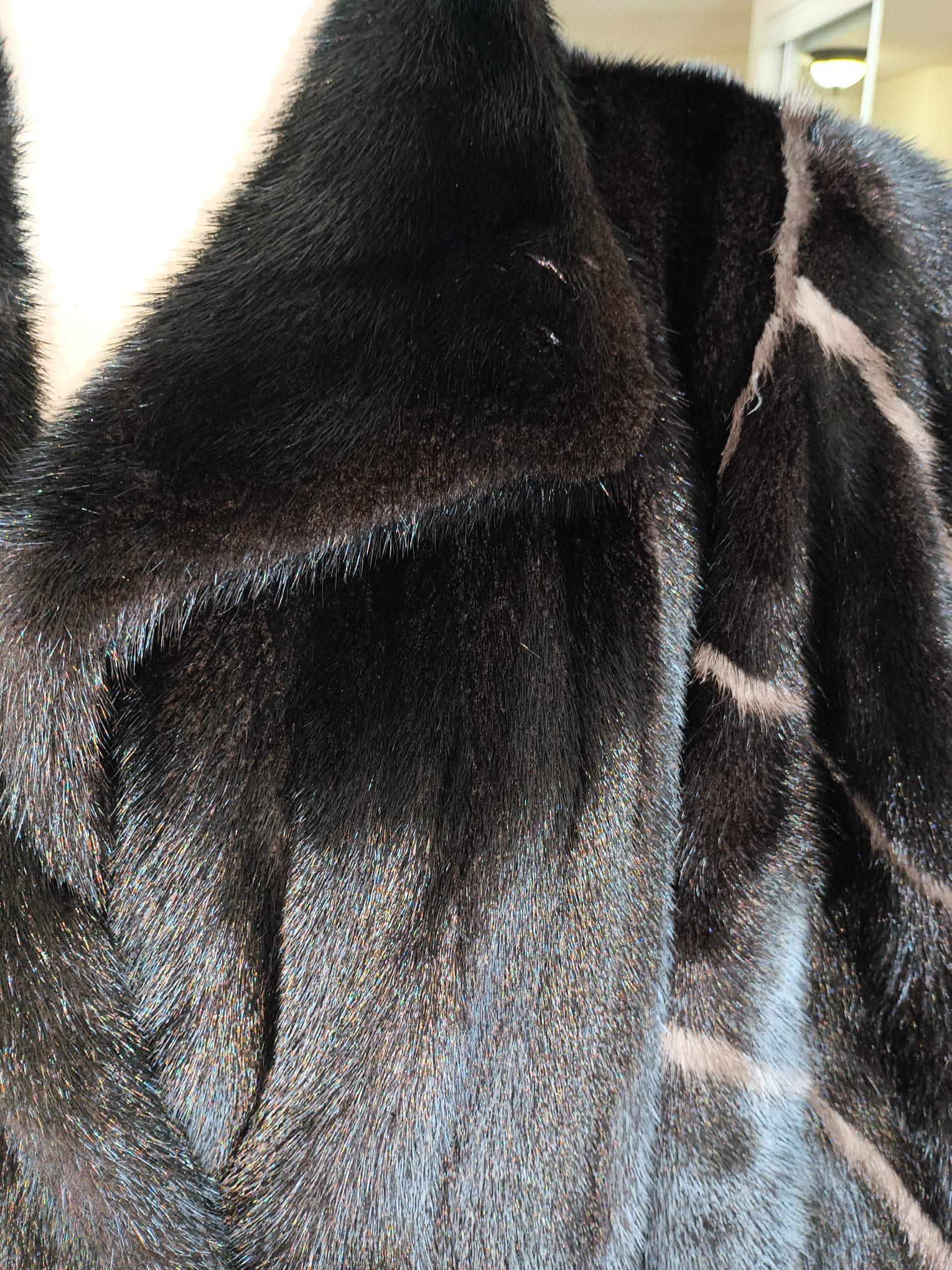 Manteau en fourrure de vison noir lustré (Taille 10 M) en vente 2