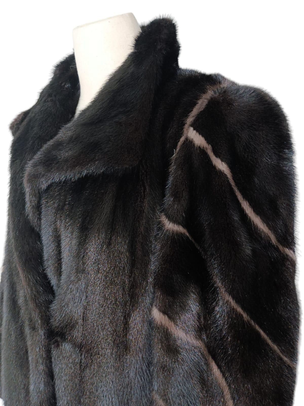 Manteau en fourrure de vison noir lustré (Taille 10 M) en vente 4