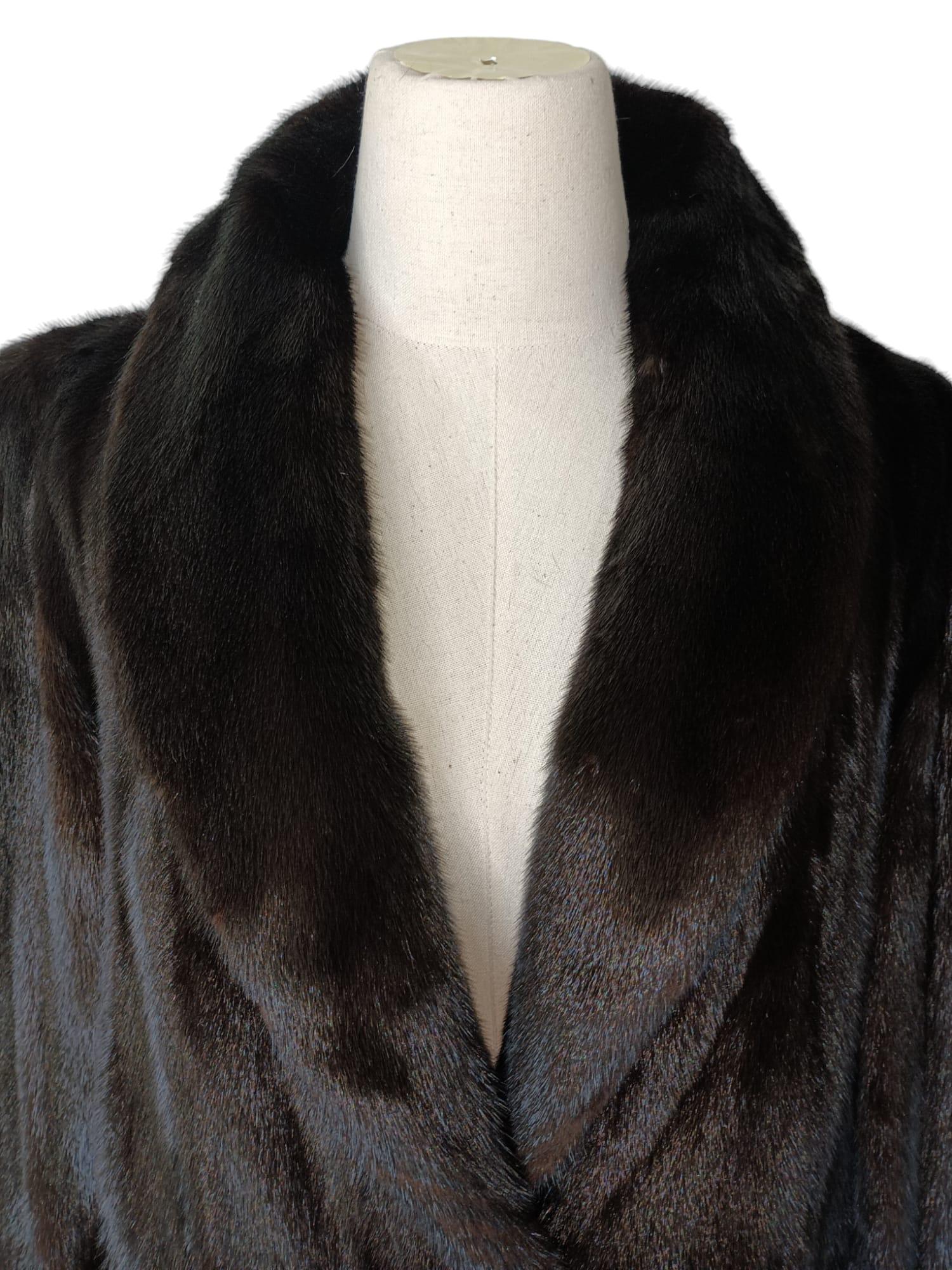 Women's Mint lustrous black Mink Fur Coat (Size 14 L) For Sale