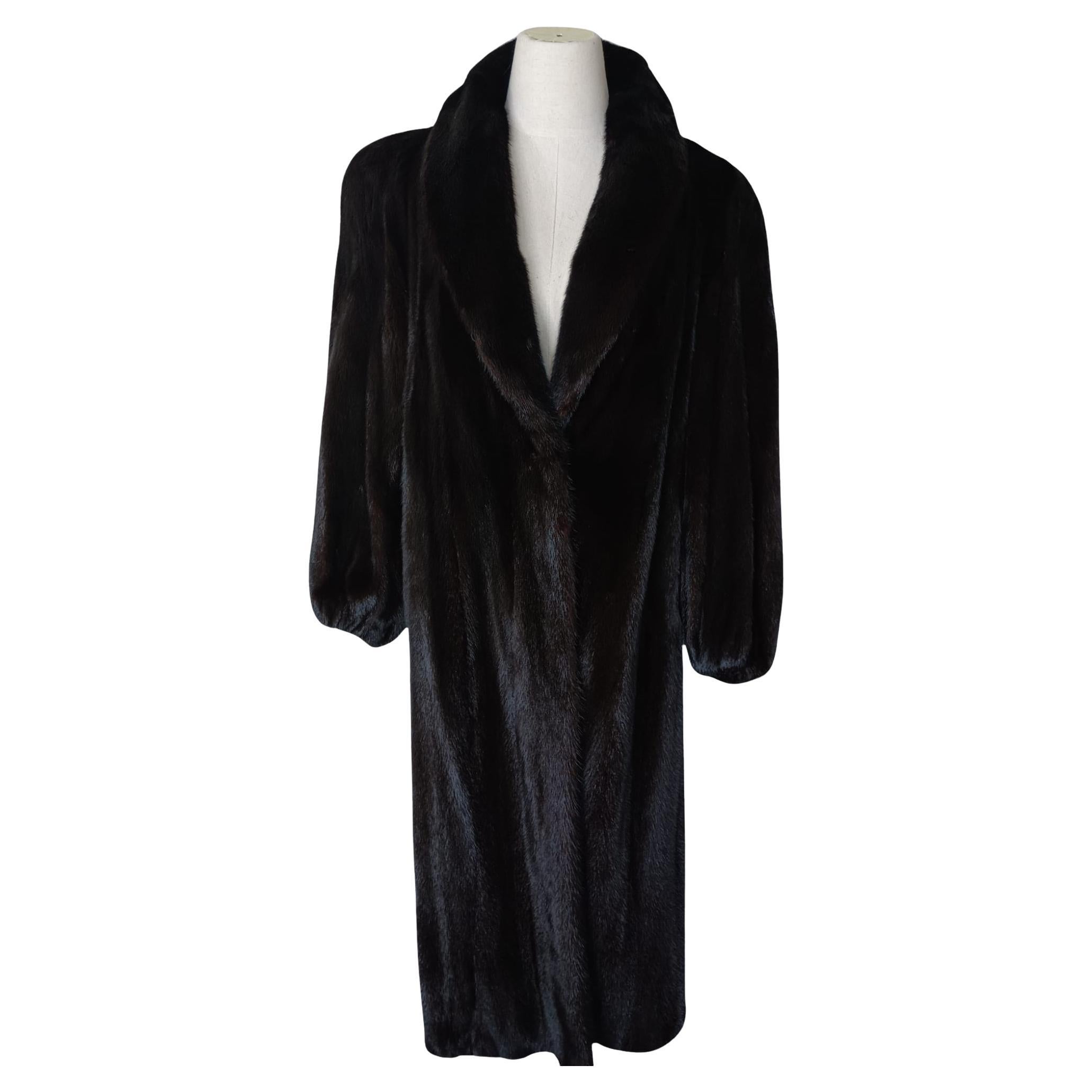 Mint lustrous black Mink Fur Coat (Size 14 L) For Sale