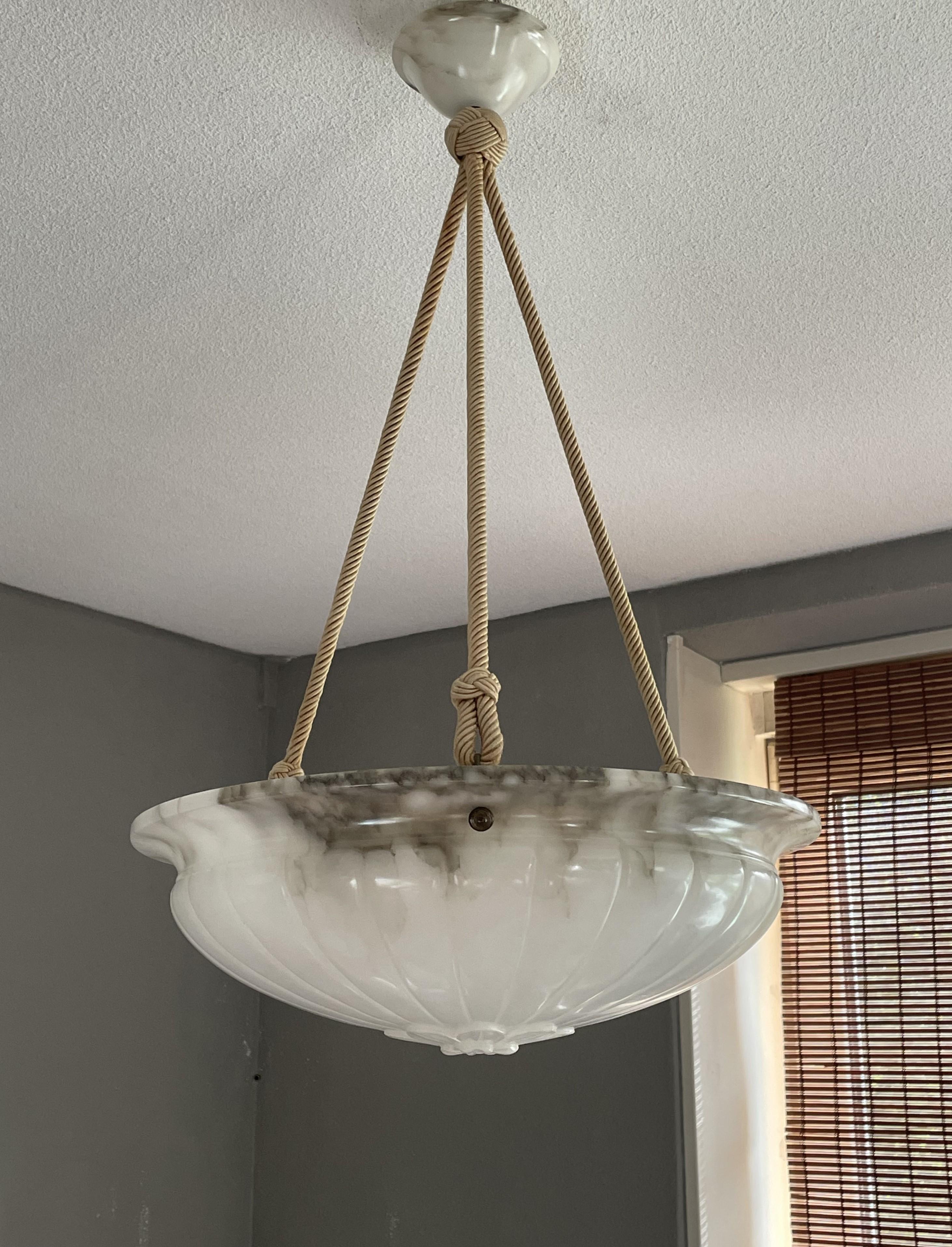 Lampe suspendue en albâtre antique de couleur menthe et marbre avec baldaquin et corde d'origine en vente 8