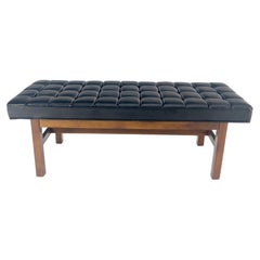 ¡MINT Mid Century Modern Tapicería acolchada negra Base maciza de nogal aceitado MINT!