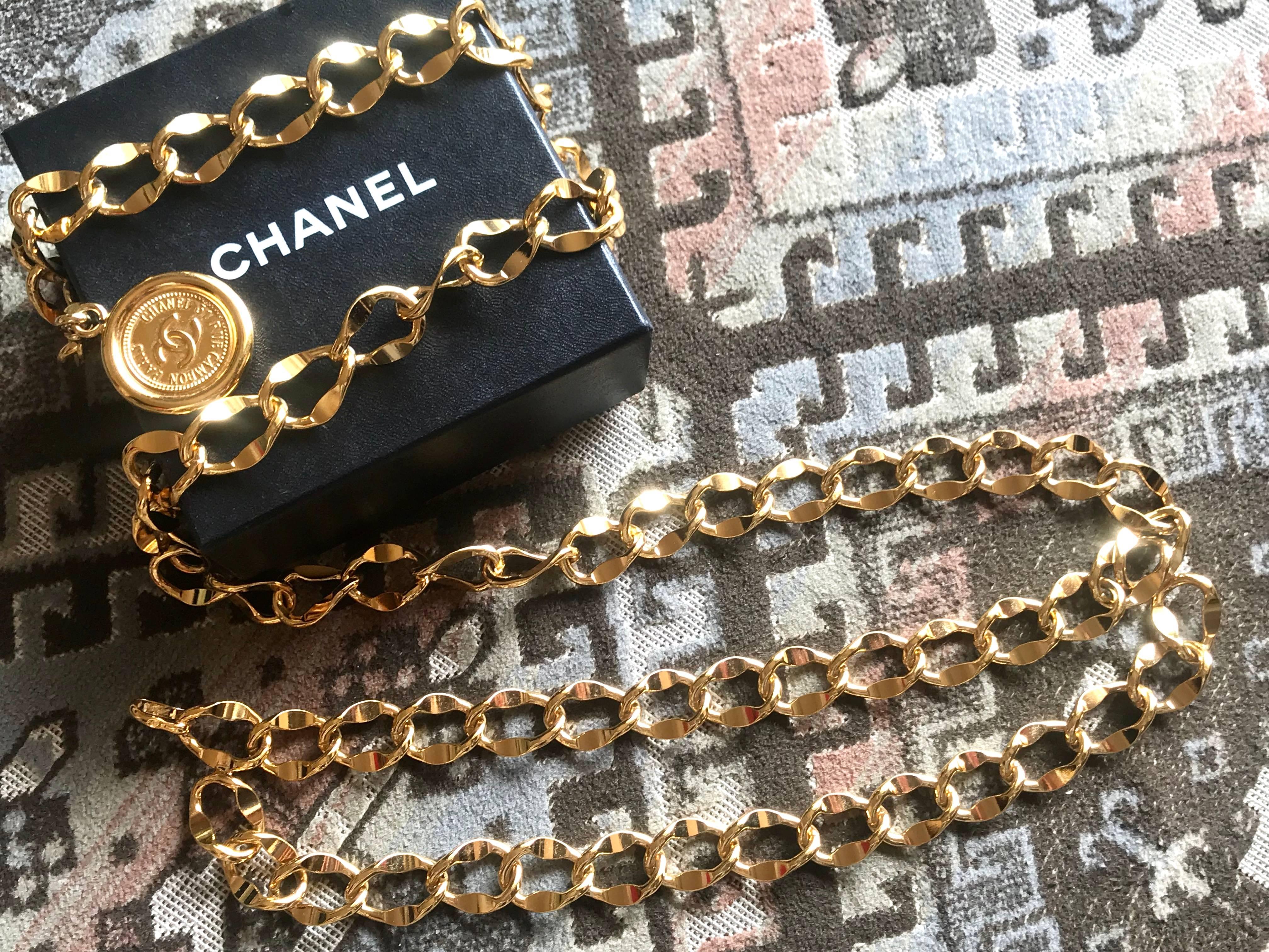 Chanel Vintage golden thick chain belt with a round CC charm, 1980s  2
