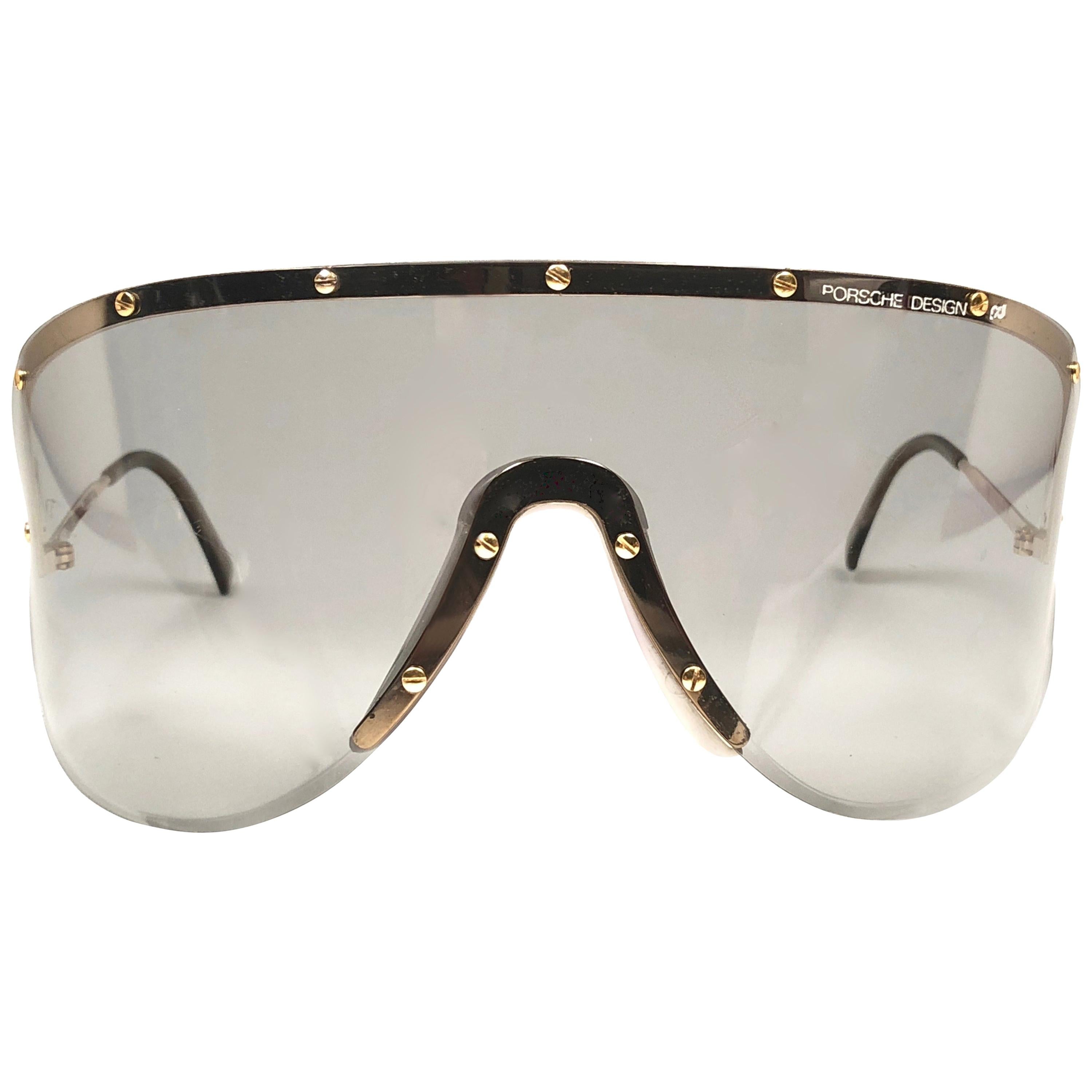 Ono's™™ Polarized Sunglasses: Carabelle in Black & Green Mirror - Speert  International