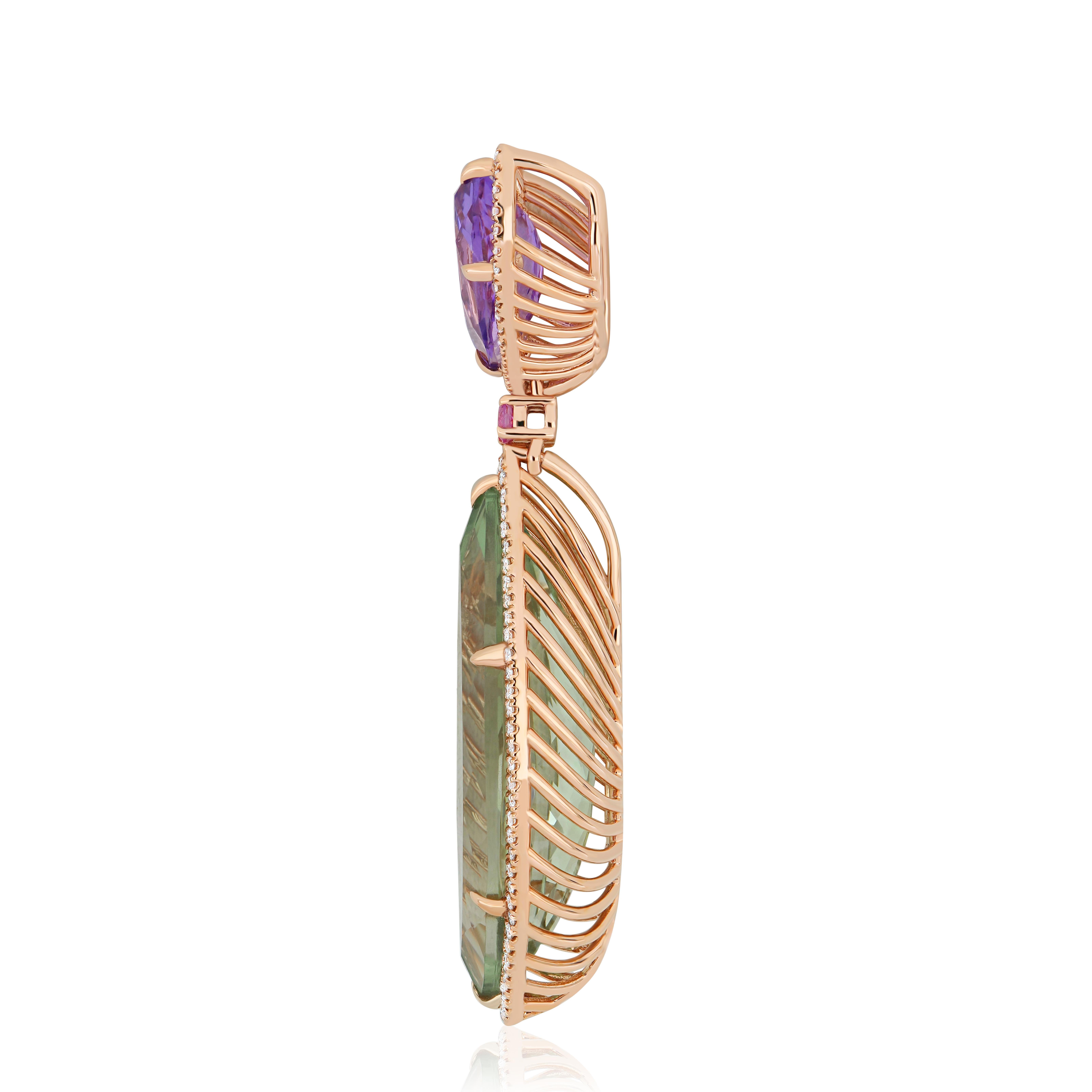 Prova l'epitome del lusso: ciondolo in oro rosa 18 carati dai dettagli impeccabili, con al centro uno splendido quarzo menta taglio marquise da 14,41 carati (circa), impreziosito da microincastonature di diamanti per un peso di circa 0,32 carati e