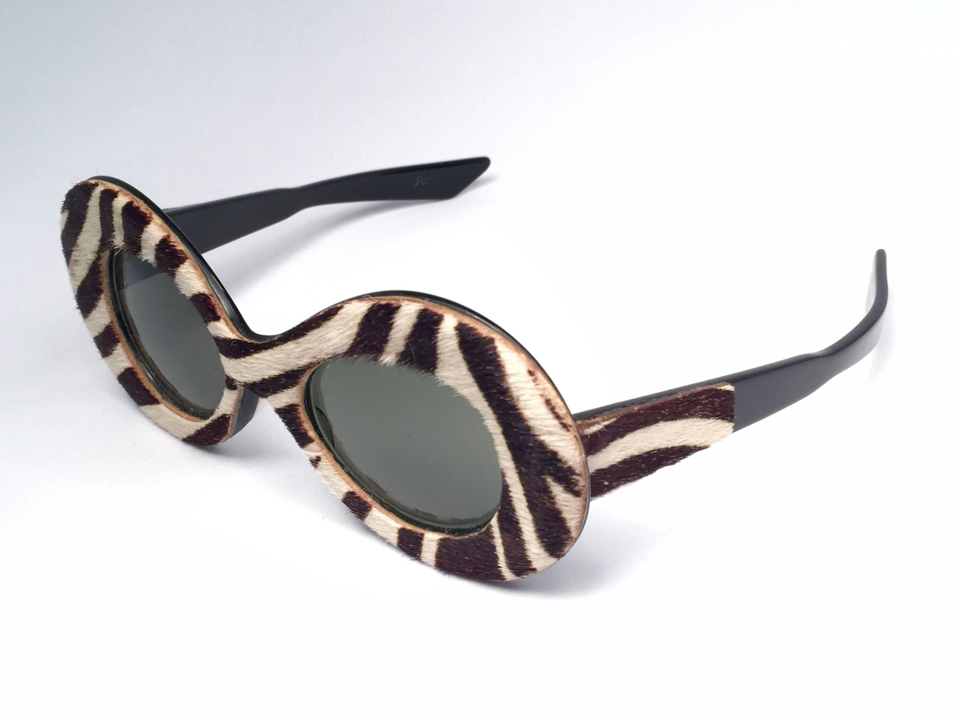 Pompeii Cavallino Mint Vintage-Sonnenbrille, hergestellt in Italien, 1960   für Damen oder Herren im Angebot