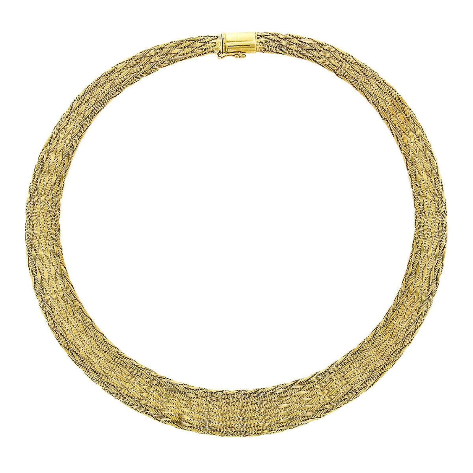 Mint Roberto Coin 18 Karat Yellow Gold Graduated Woven Silk Mesh Chain Necklace In Excellent Condition In Montclair, NJ