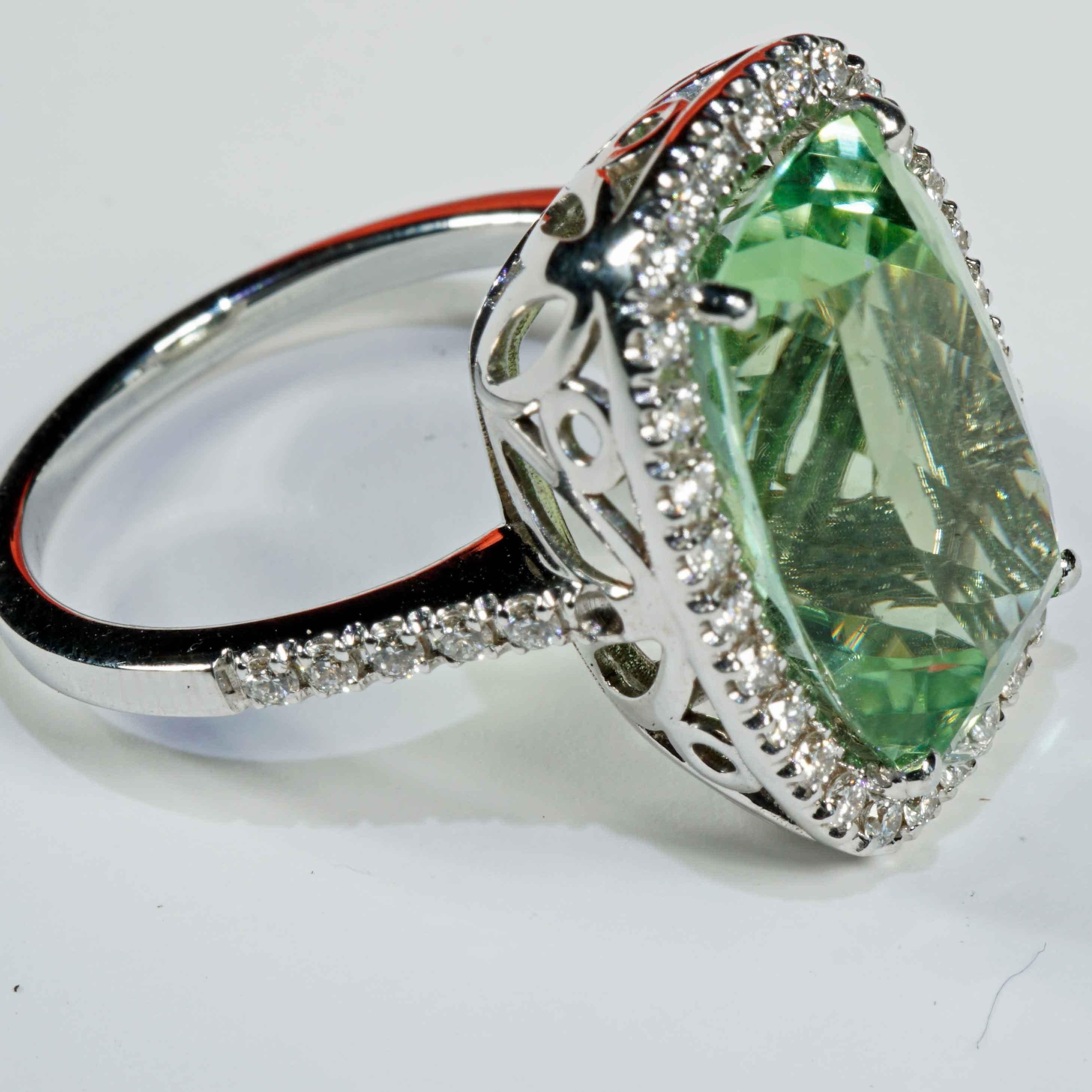 Menthe écume de mer  Bague en tourmaline   11.61 0.46  Très beaux bijoux 18 carats 19 x 14 mm Neuf - En vente à Viena, Viena