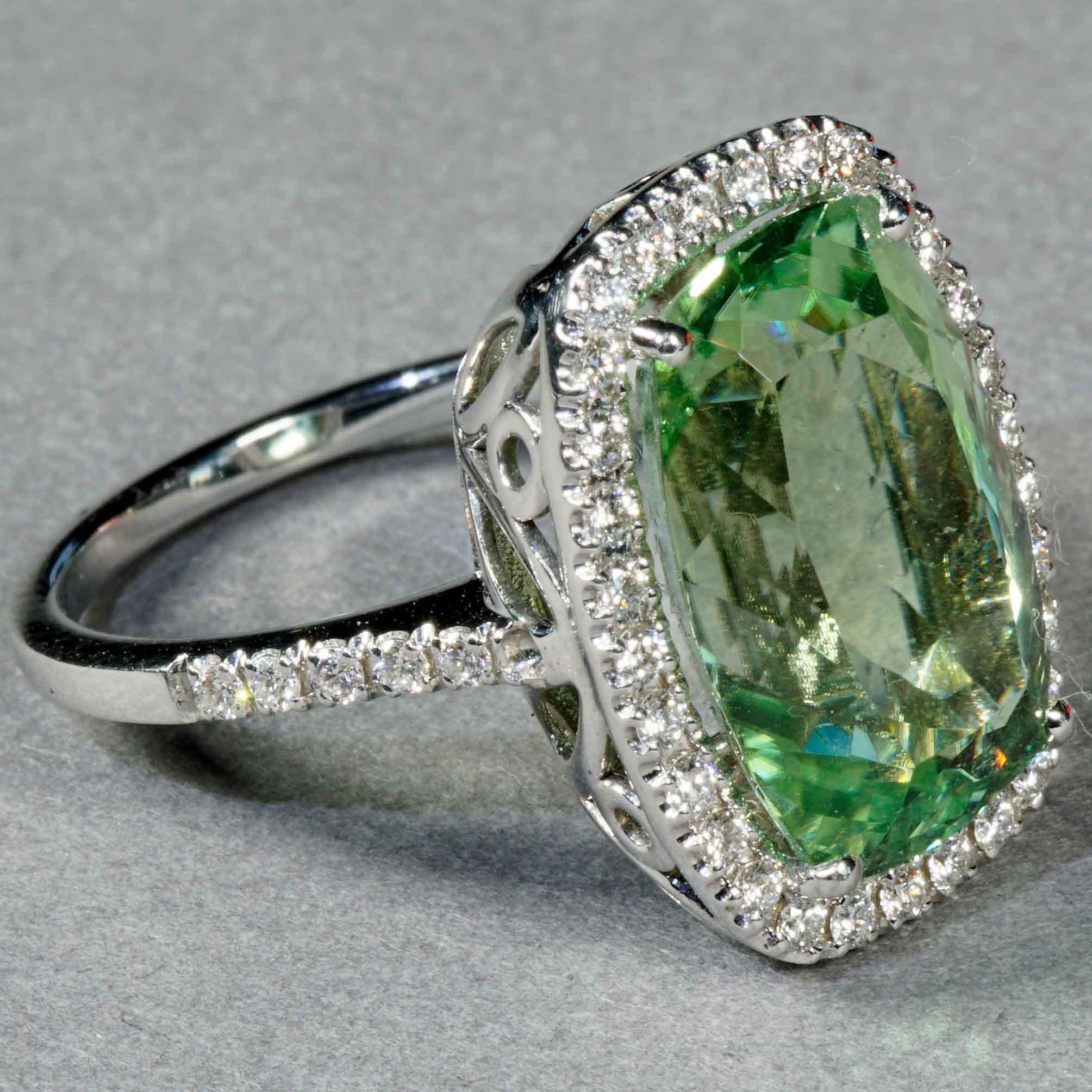 Menthe écume de mer  Bague en tourmaline   11.61 0.46  Très beaux bijoux 18 carats 19 x 14 mm en vente 1