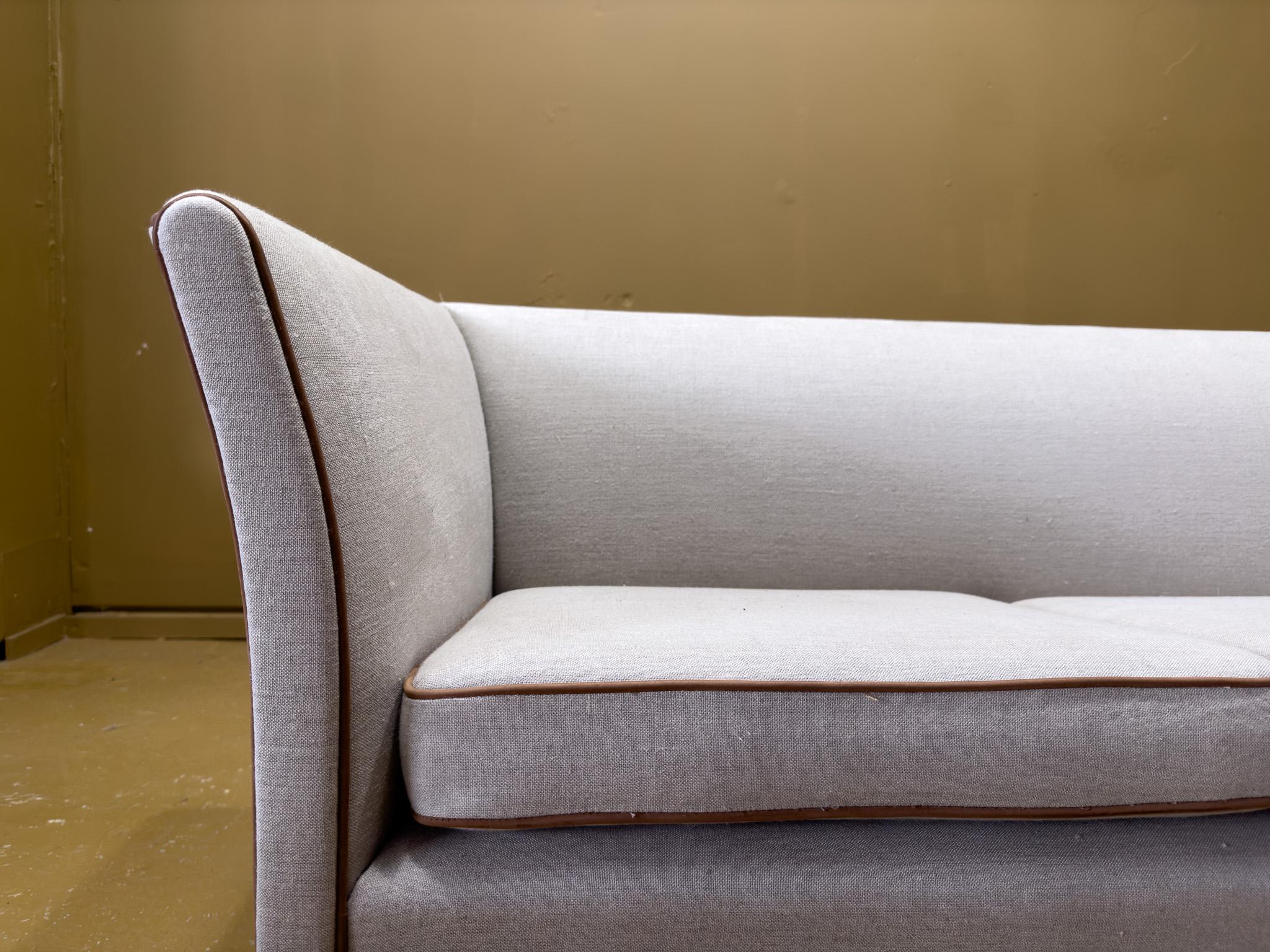 Mid-Century Modern Canapé Mint en vente