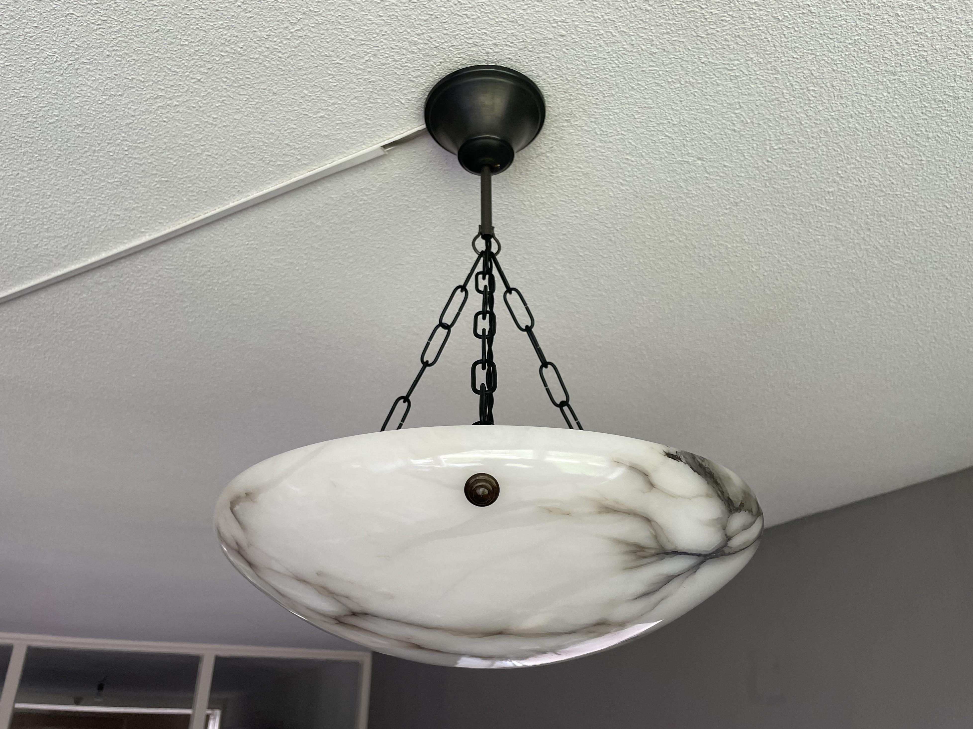 Mint & Timeless White & Black Antique Alabaster Pendant Light / Chandelier 1910s In Excellent Condition For Sale In Lisse, NL
