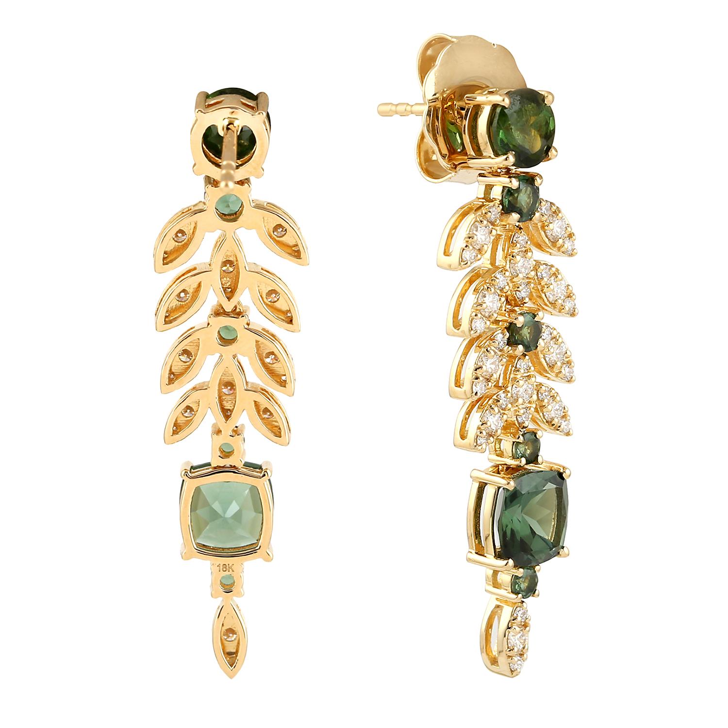 Taille mixte Boucles d'oreilles pendantes en or jaune 18 carats avec tourmaline et diamant en vente