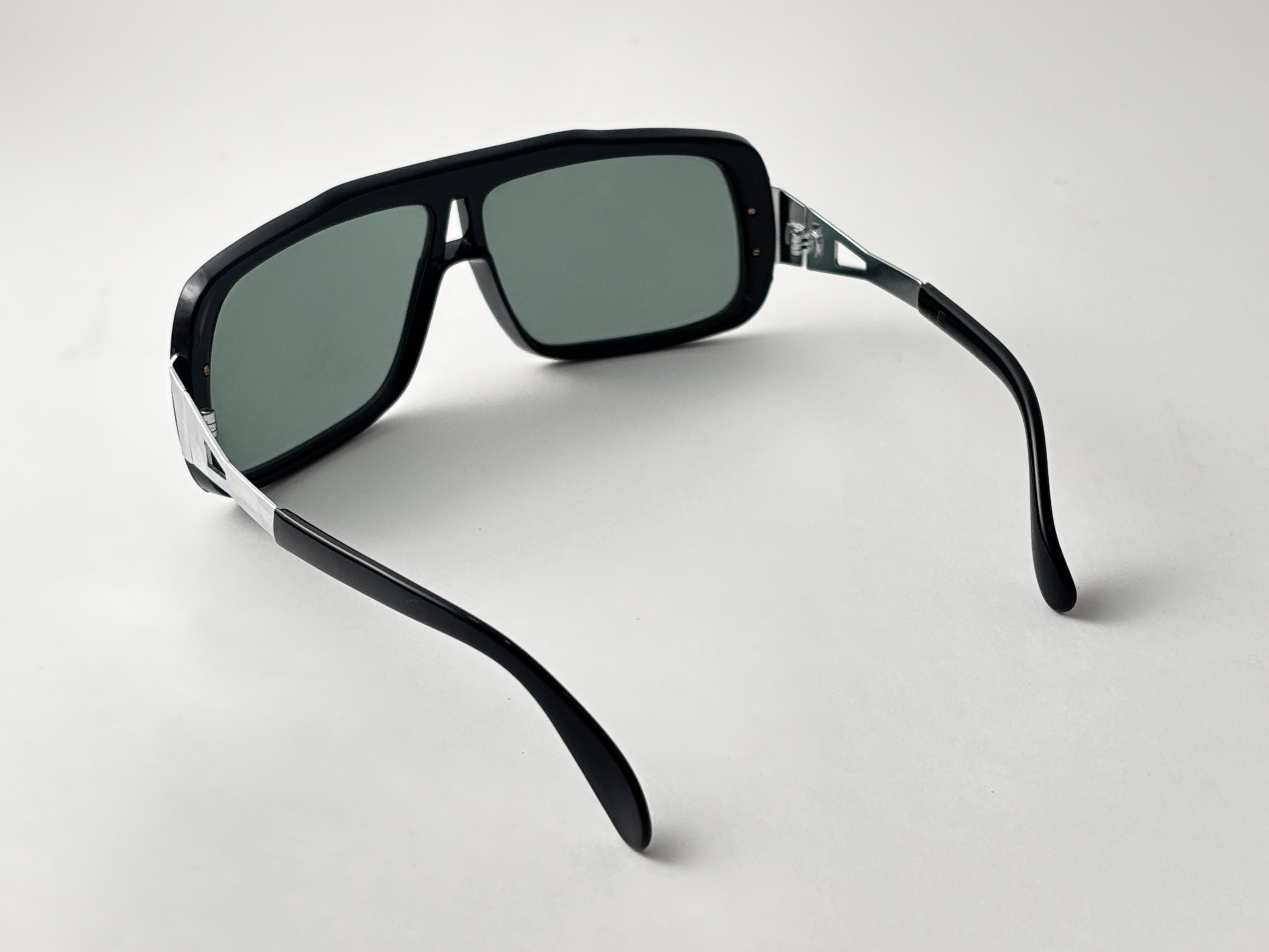 Mint Vintage 1970'S übergroßen schwarzen Rahmen Sonnenbrille Made in Italy für Damen oder Herren im Angebot