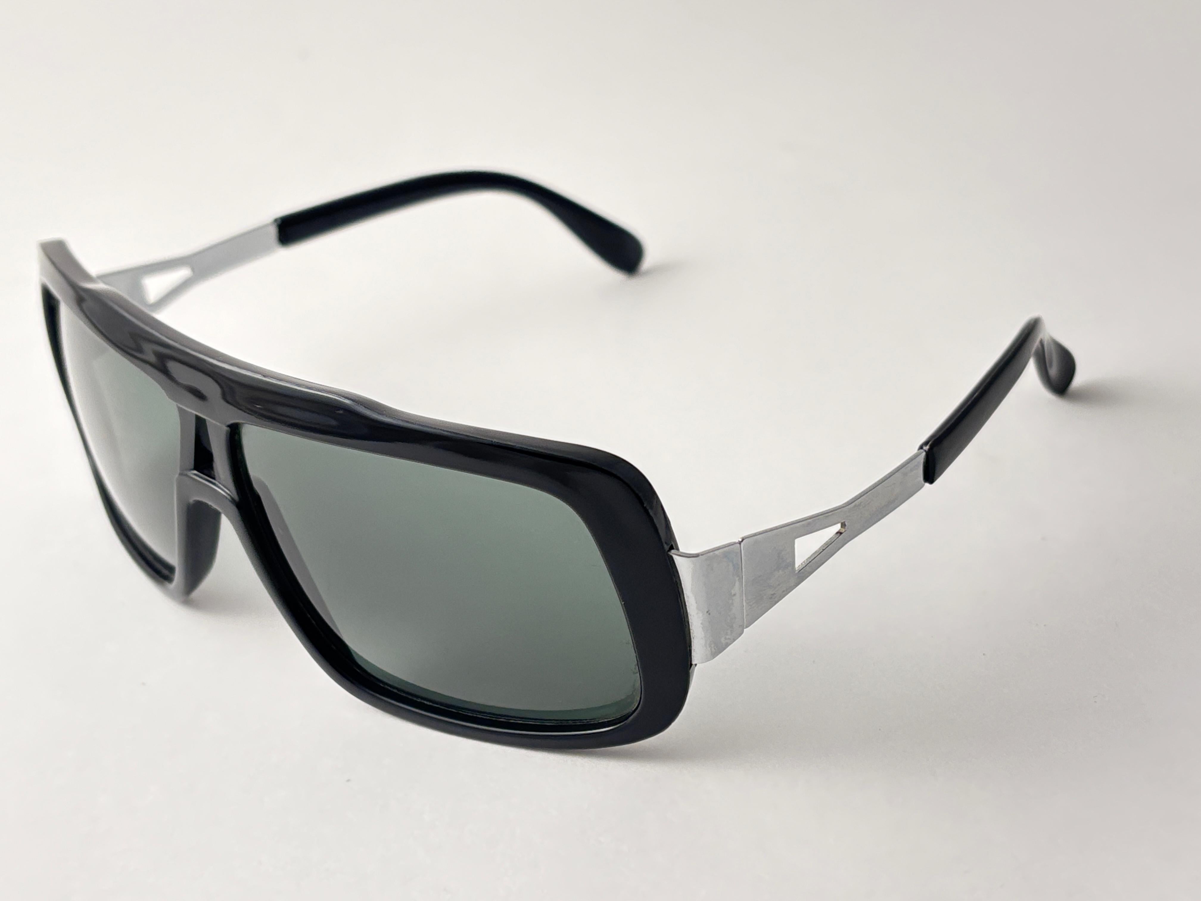 Mint Vintage 1970'S übergroßen schwarzen Rahmen Sonnenbrille Made in Italy im Angebot 1