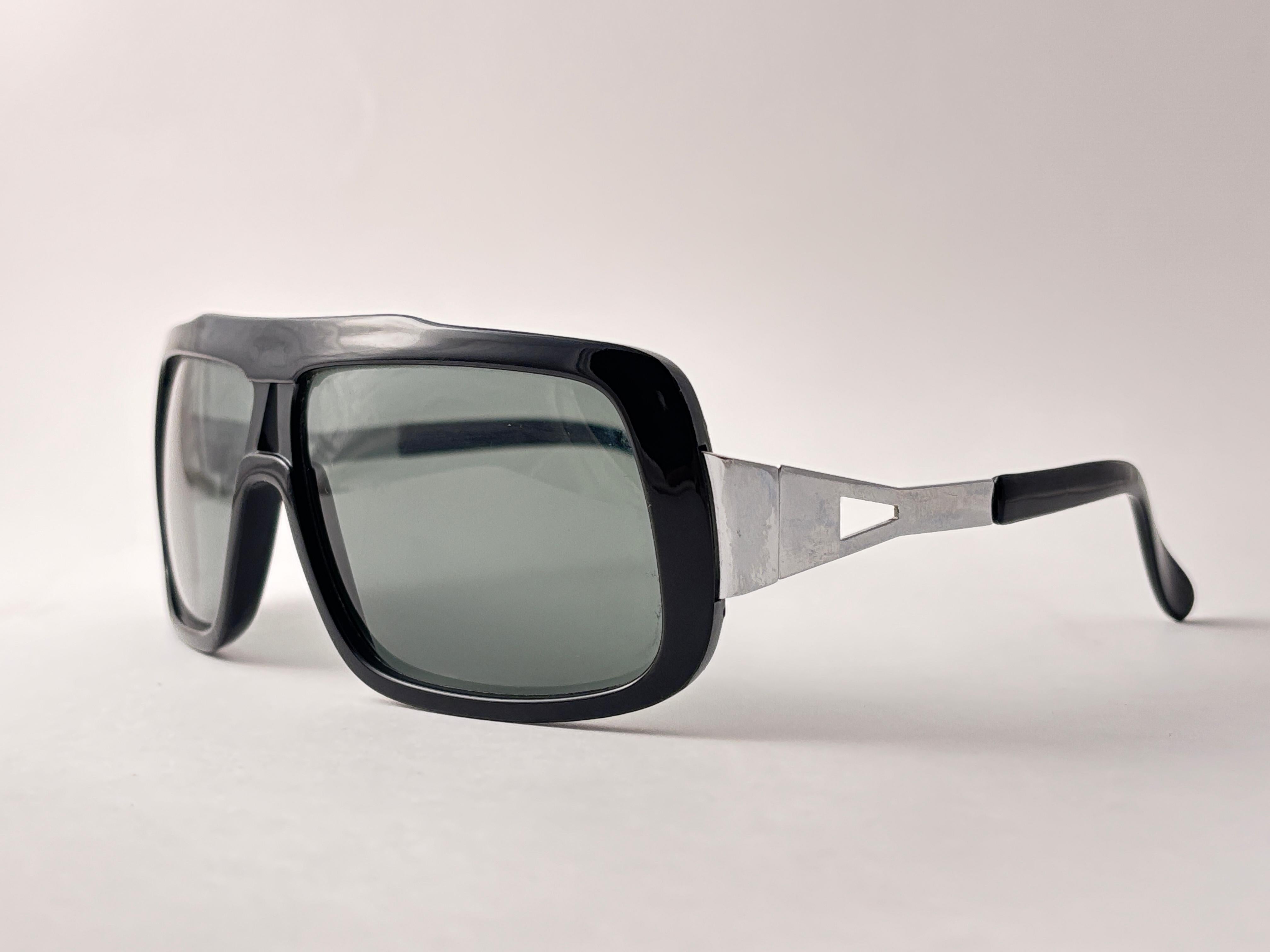 Mint Vintage 1970'S übergroßen schwarzen Rahmen Sonnenbrille Made in Italy im Angebot 2