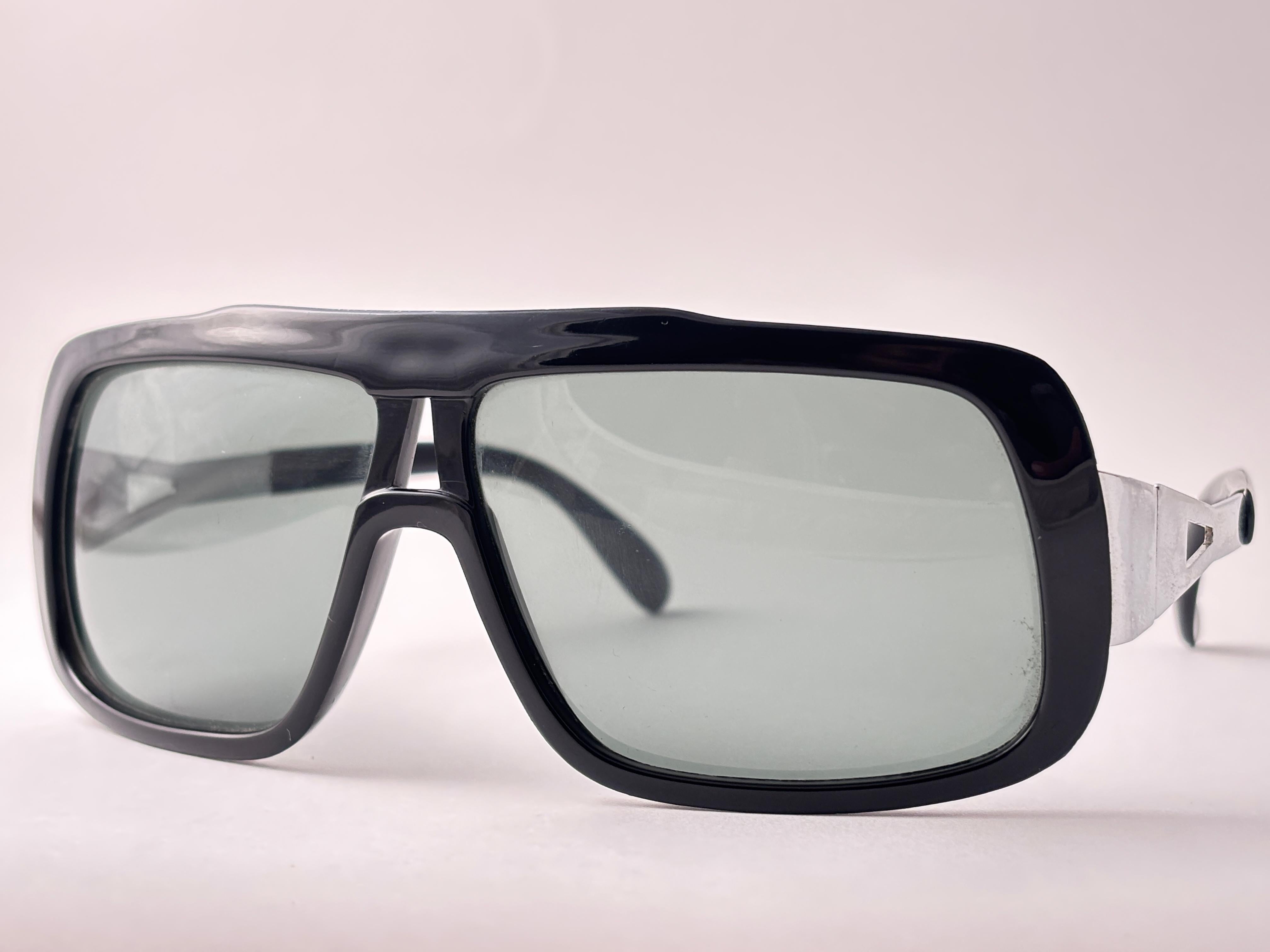 Mint Vintage 1970'S übergroßen schwarzen Rahmen Sonnenbrille Made in Italy im Angebot 3