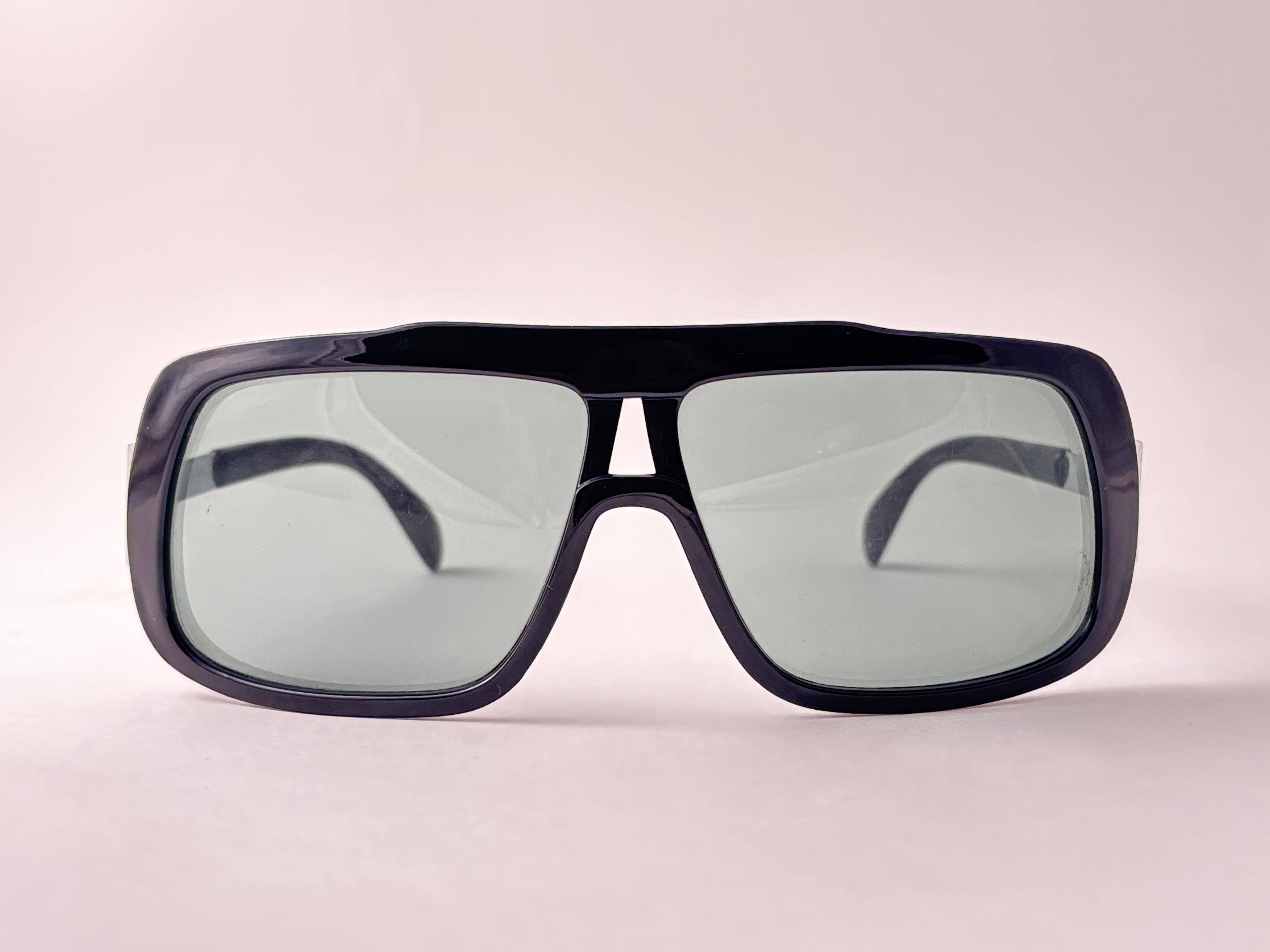 Mint Vintage 1970'S übergroßen schwarzen Rahmen Sonnenbrille Made in Italy im Angebot 4
