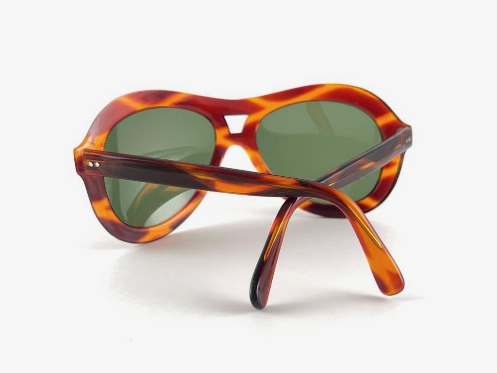 Mint Vintage Aviator Oversized Tortoise Sunglasses 1970's Made in Italy Excellent état - En vente à Baleares, Baleares