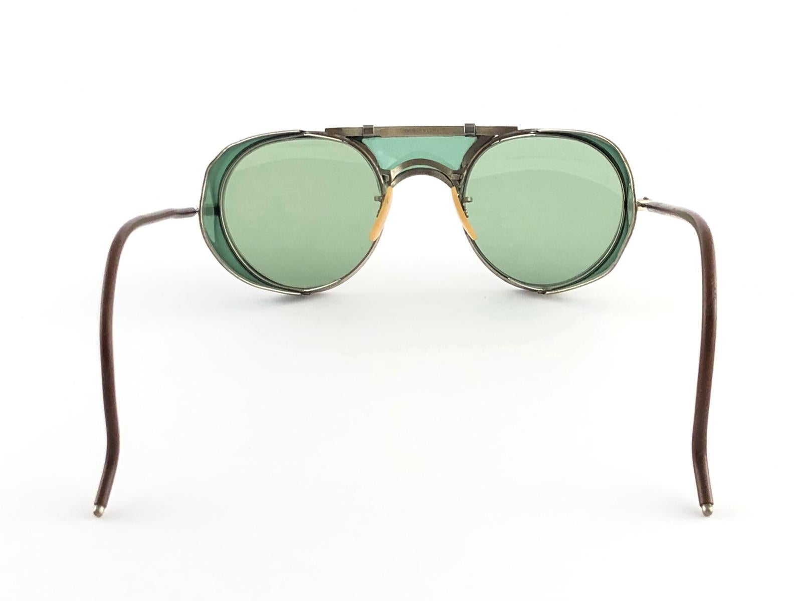 Mint Vintage Bausch & Lomb Goggles Green Steampunk 50s Collector Item Sunglasses In New Condition For Sale In Baleares, Baleares