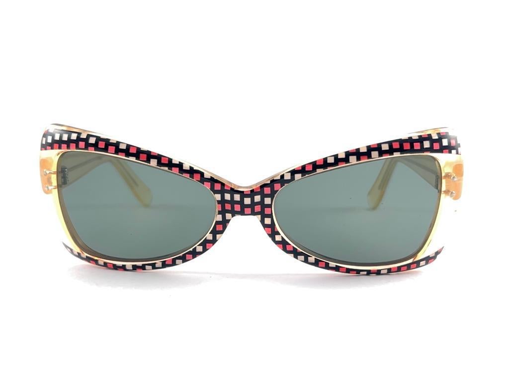 Mintfarbene Vintage-Sonnenbrille „Schmetterling“ mit mehrfarbigem Rahmen und grauen Linsen, 60er Jahre im Angebot 6