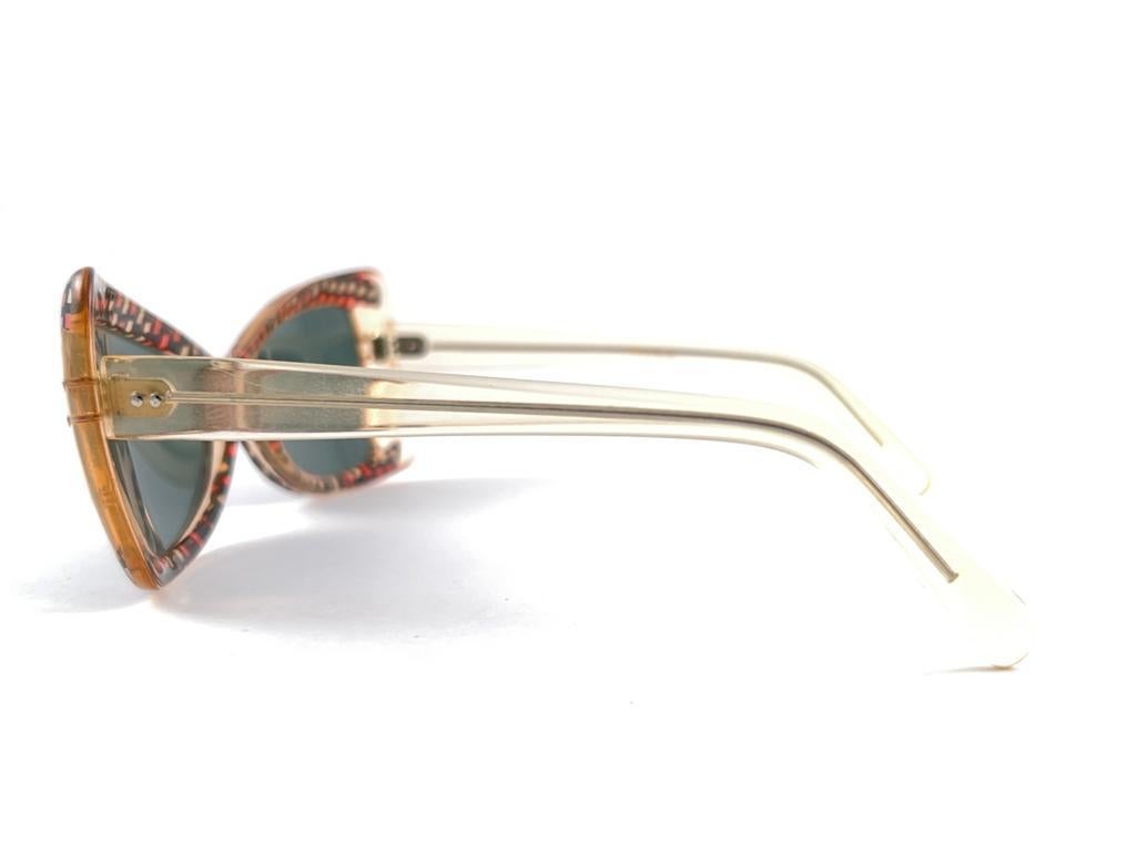Mintfarbene Vintage-Sonnenbrille „Schmetterling“ mit mehrfarbigem Rahmen und grauen Linsen, 60er Jahre im Zustand „Neu“ im Angebot in Baleares, Baleares