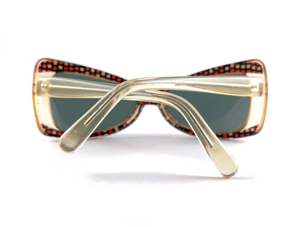 Mintfarbene Vintage-Sonnenbrille „Schmetterling“ mit mehrfarbigem Rahmen und grauen Linsen, 60er Jahre im Angebot 4