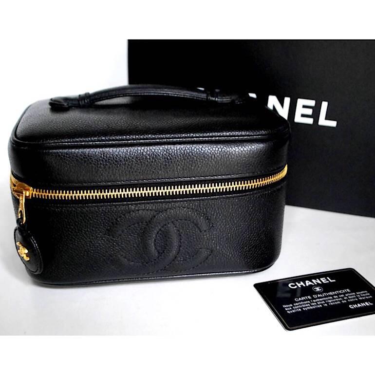 Almost NEW/MINT condition. 
1990s. Vintage CHANEL black caviar leather cosmetic and toiletry bag, party vanity purse with large CC stitch mark. 

Introducing another classic vintage piece from CHANEL.... cosmetic bag, party vanity purse, mini