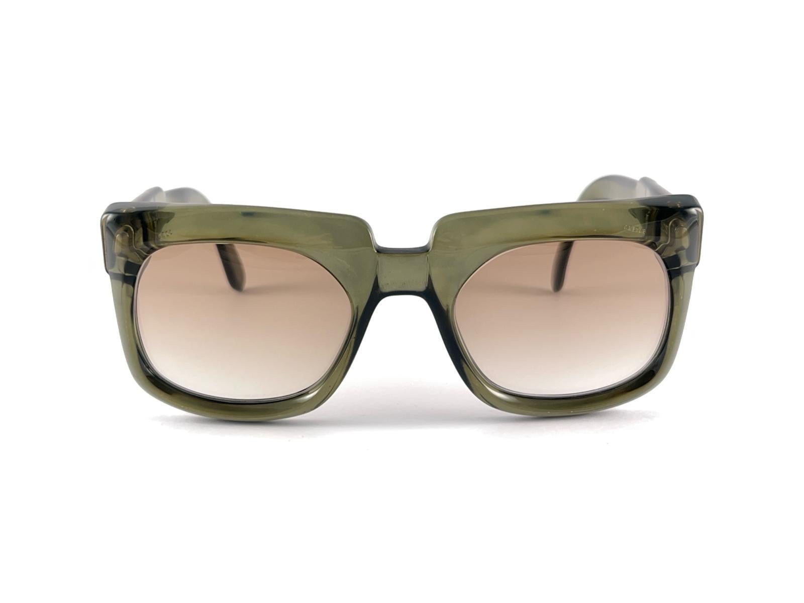 Mint Vintage Christian Dior 1202 Sunglasses Oversized Translucent Green Frame  Translucent Brown Lenses 1970’S Made By Optyl Manufactured In Germany
Strong And Stunning Frame. A Must Have Piece!


Made In Germany



Front                            