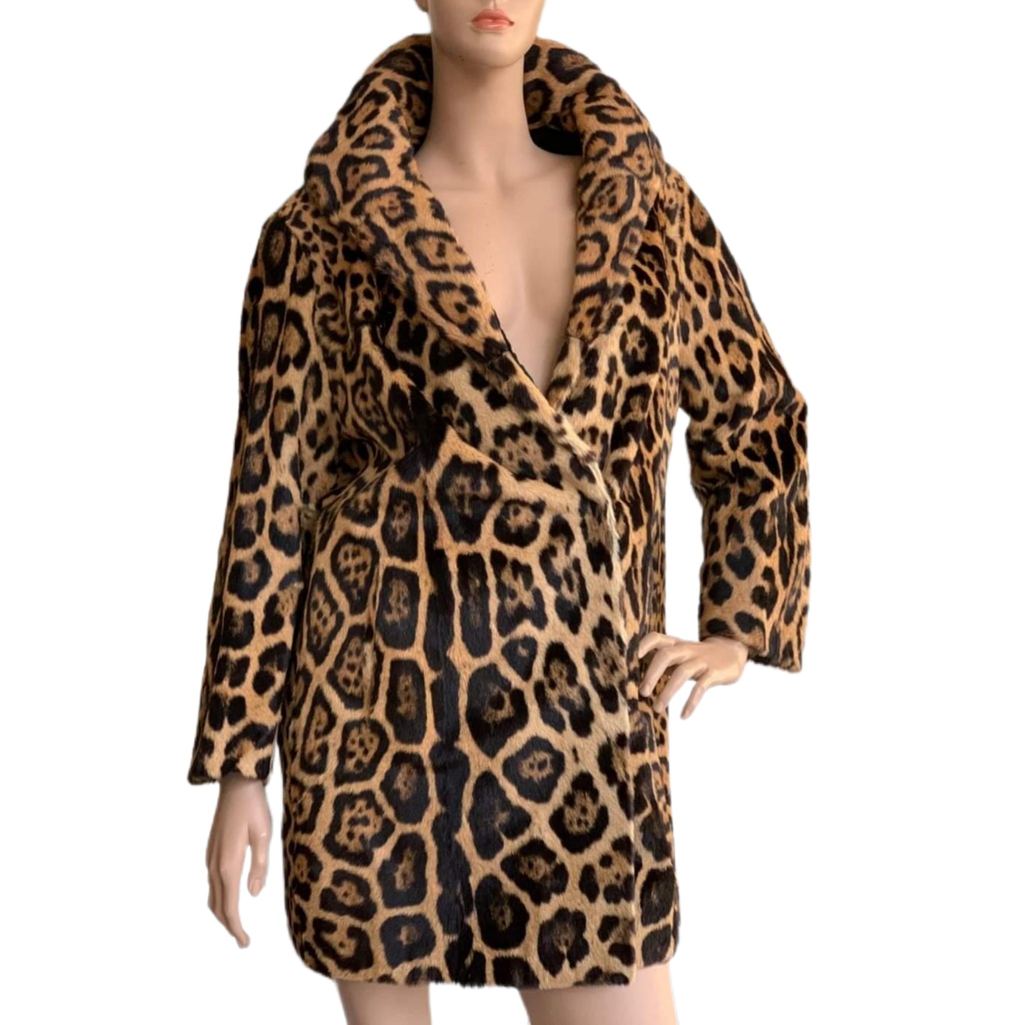 PRODUCT DESCRIPTION:

Vintage Jaguar fur coat size 8 

Condition: 

Closure: Metal clasp

Color: Orange brown and black

Material: Fur

Garment type: Notch coat 

Sleeves: Straight

Pockets: Slit pockets

Collar: Notch

Lining: Shirred Silk