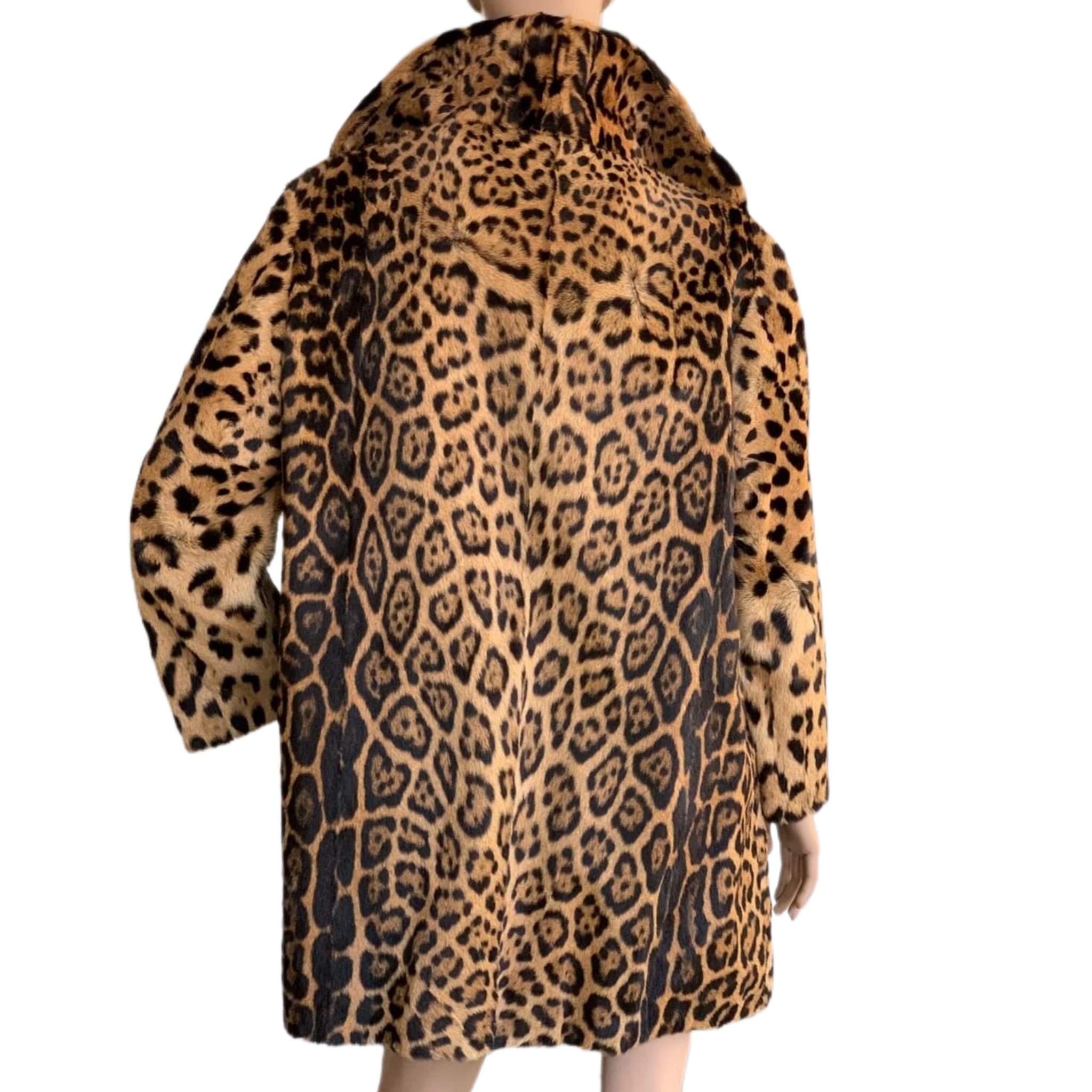 Vintage Jaguar fur coat size 8 In Excellent Condition In Montreal, Quebec