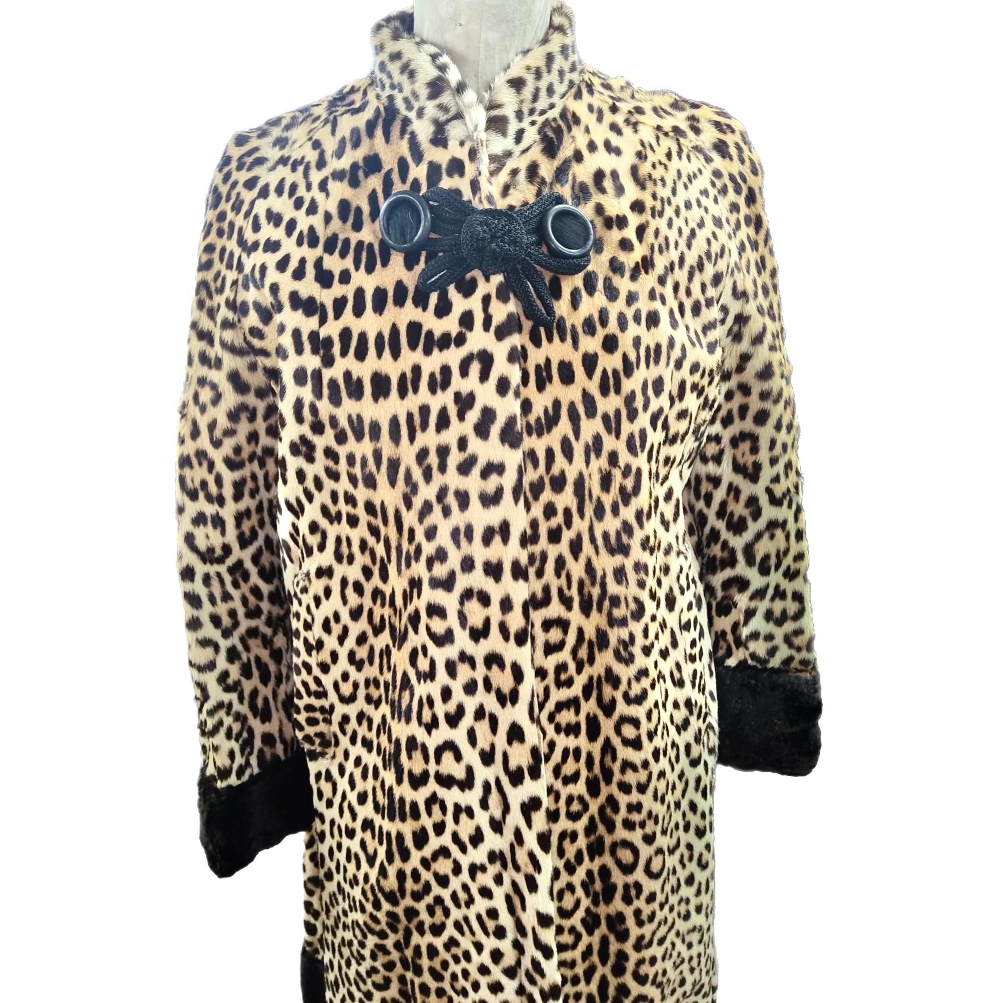 Mint Vintage Leopard fur coat size 12 In New Condition For Sale In Montreal, Quebec