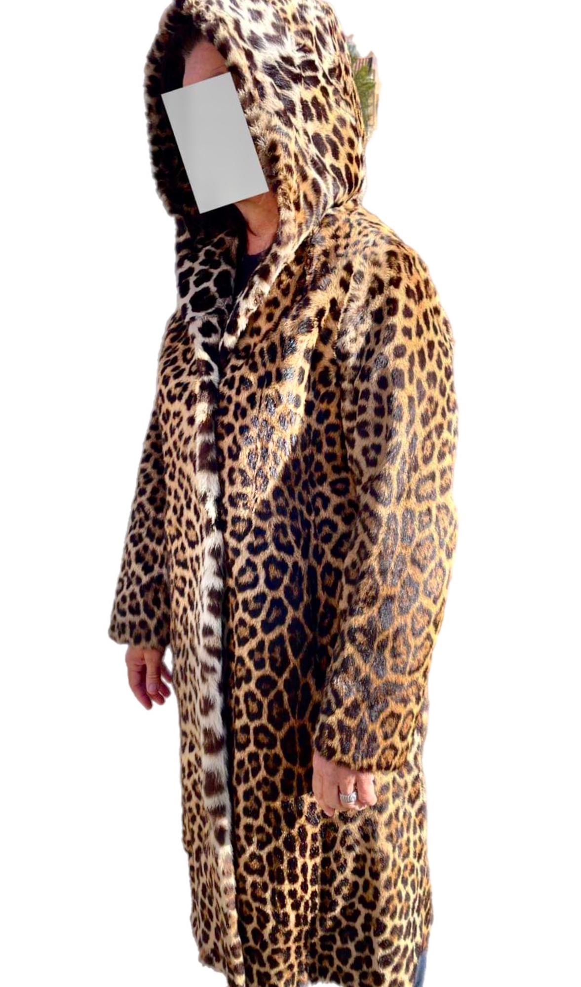 PRODUCT DESCRIPTION:

Vintage leopard fur coat size 12

Condition: Mint condition

Closure: Metal clasp

Color: Orange brown and black

Material: Fur

Garment type: leopard fur coat 

Sleeves: Straight

Pockets: Slit pockets

Collar: